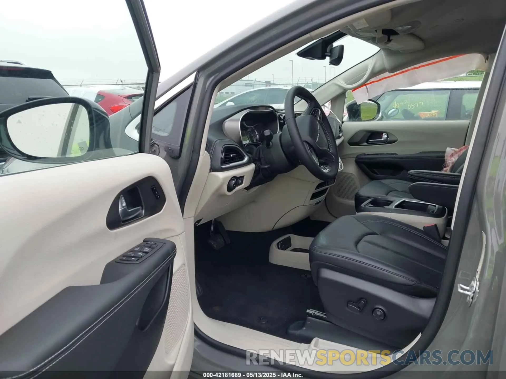 5 fotografías del automóvil dañado 2C4RC1S7XRR200143 CHRYSLER PACIFICA HYBRID 2024