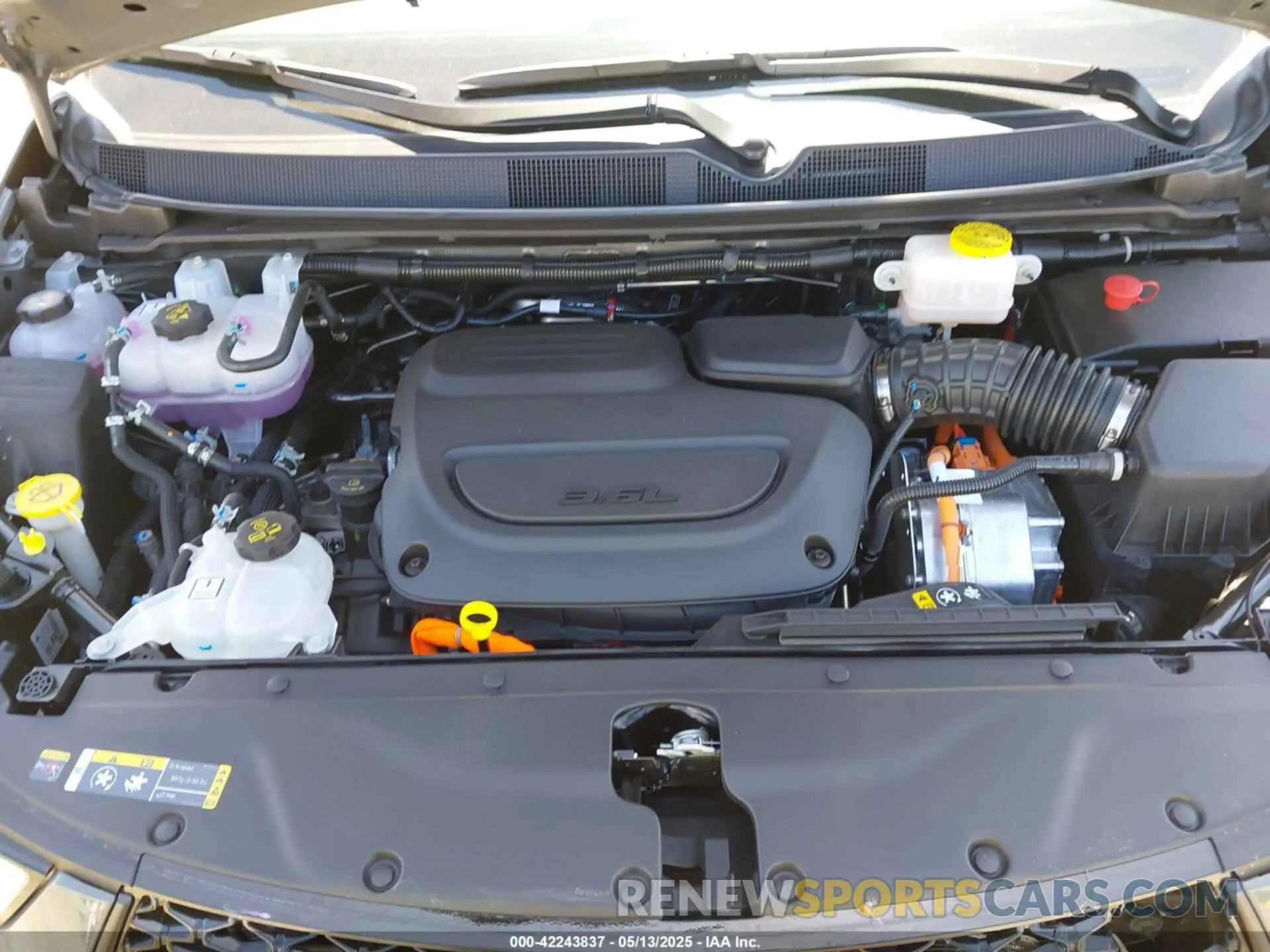 10 fotografías del automóvil dañado 2C4RC1S74SR528034 CHRYSLER PACIFICA HYBRID 2025