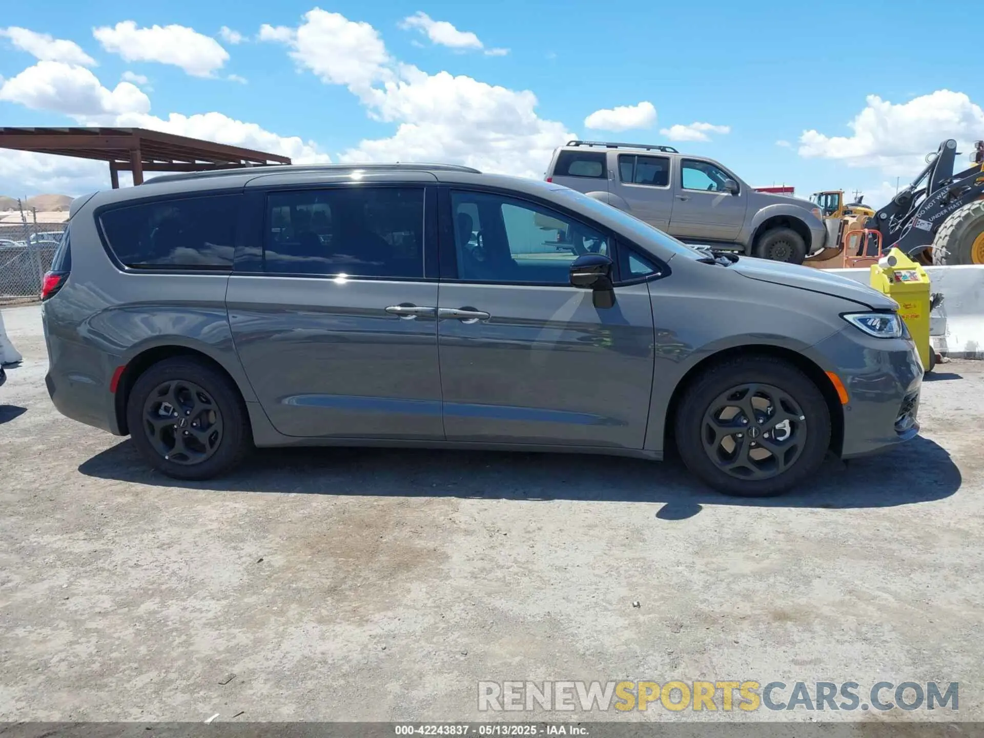 12 fotografías del automóvil dañado 2C4RC1S74SR528034 CHRYSLER PACIFICA HYBRID 2025
