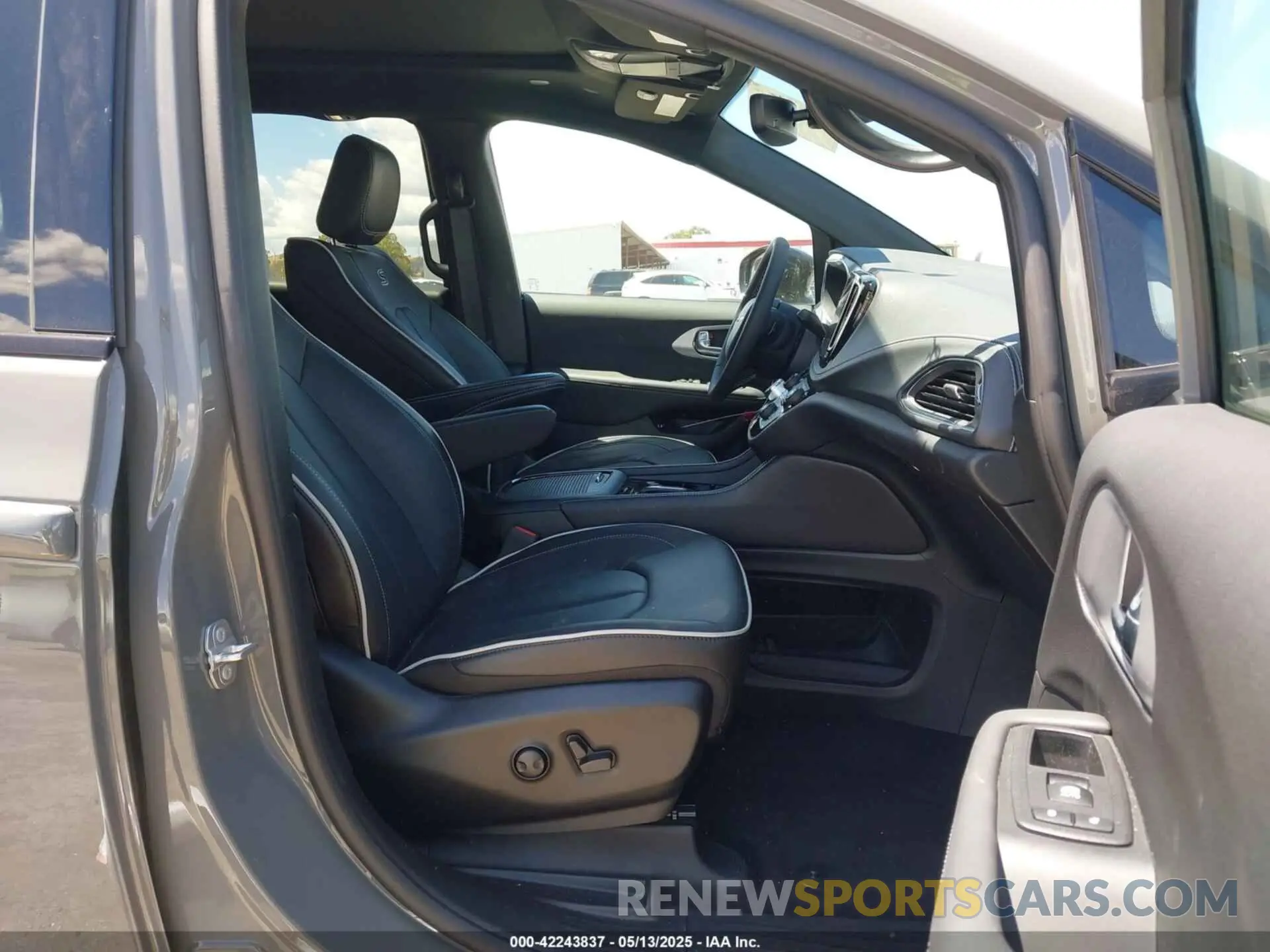 5 fotografías del automóvil dañado 2C4RC1S74SR528034 CHRYSLER PACIFICA HYBRID 2025