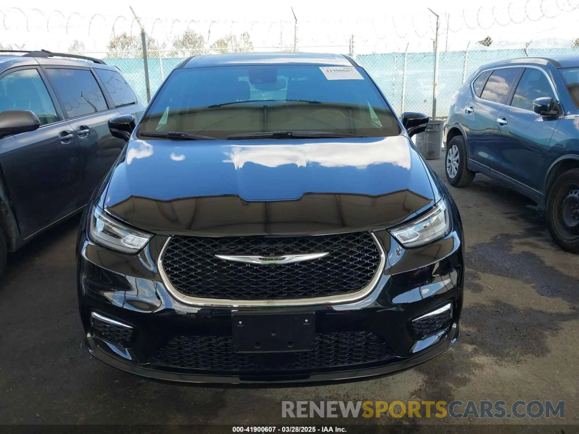 11 fotografías del automóvil dañado 2C4RC1S75SR502350 CHRYSLER PACIFICA HYBRID 2025