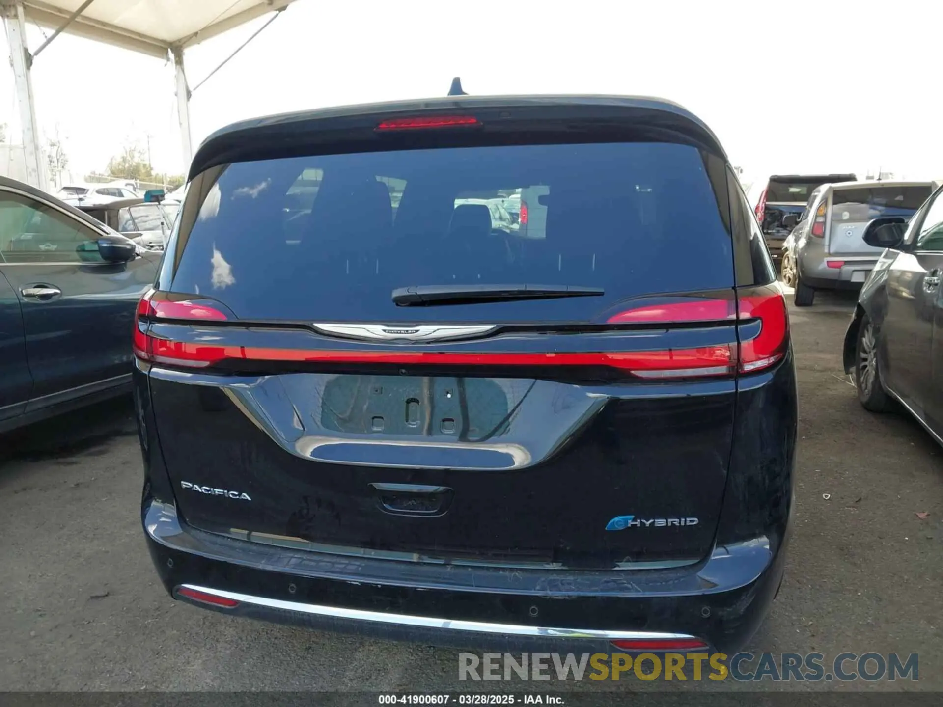 15 fotografías del automóvil dañado 2C4RC1S75SR502350 CHRYSLER PACIFICA HYBRID 2025