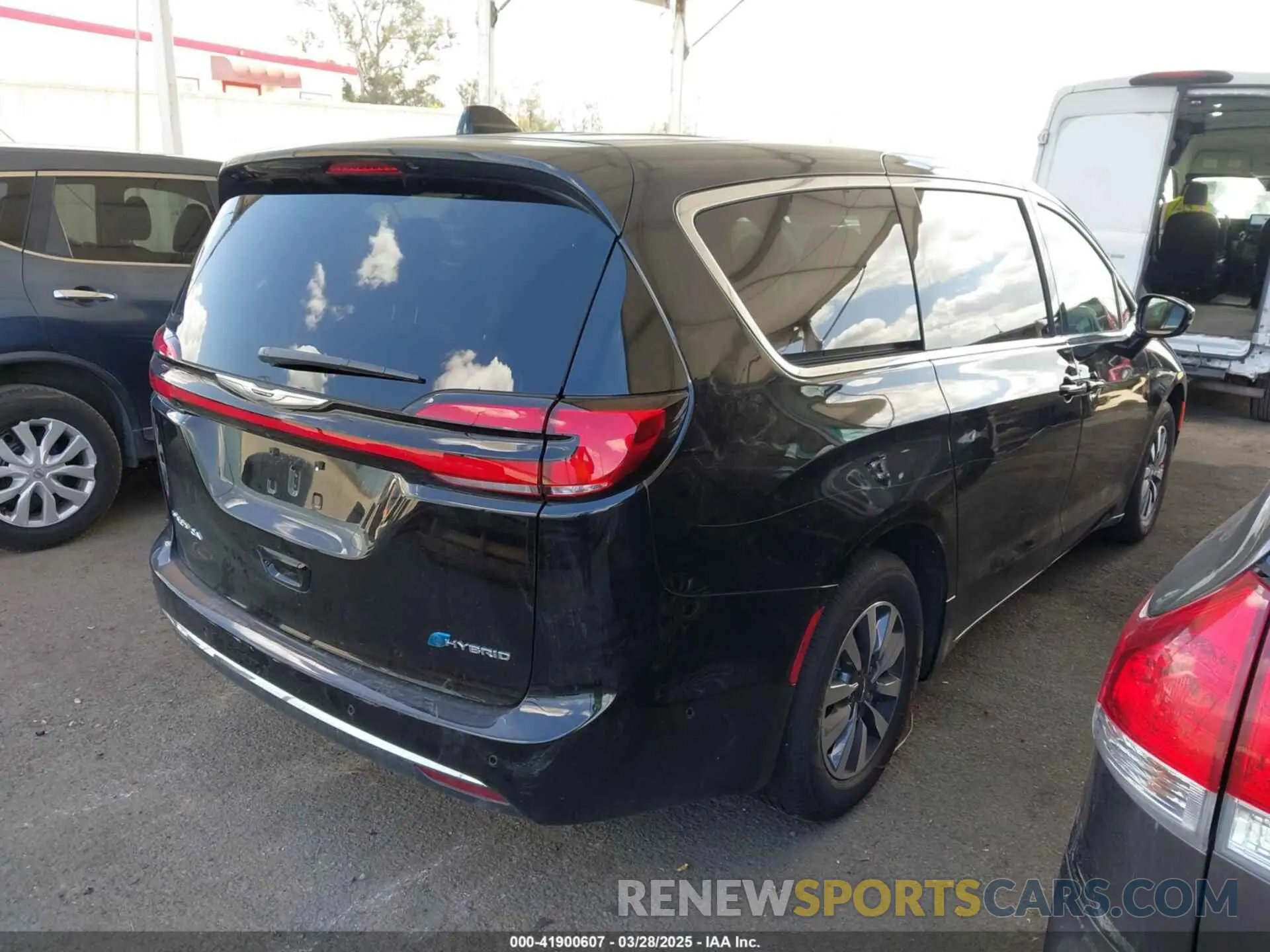 4 fotografías del automóvil dañado 2C4RC1S75SR502350 CHRYSLER PACIFICA HYBRID 2025