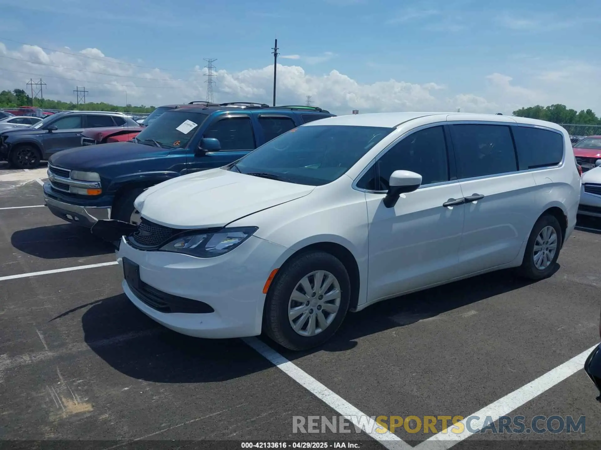 2 fotografías del automóvil dañado 2C4RC1AG4LR102783 CHRYSLER VOYAGER 2020