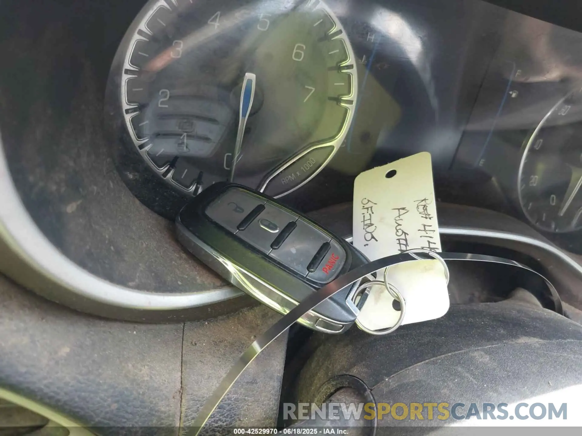 11 fotografías del automóvil dañado 2C4RC1AG4LR105067 CHRYSLER VOYAGER 2020