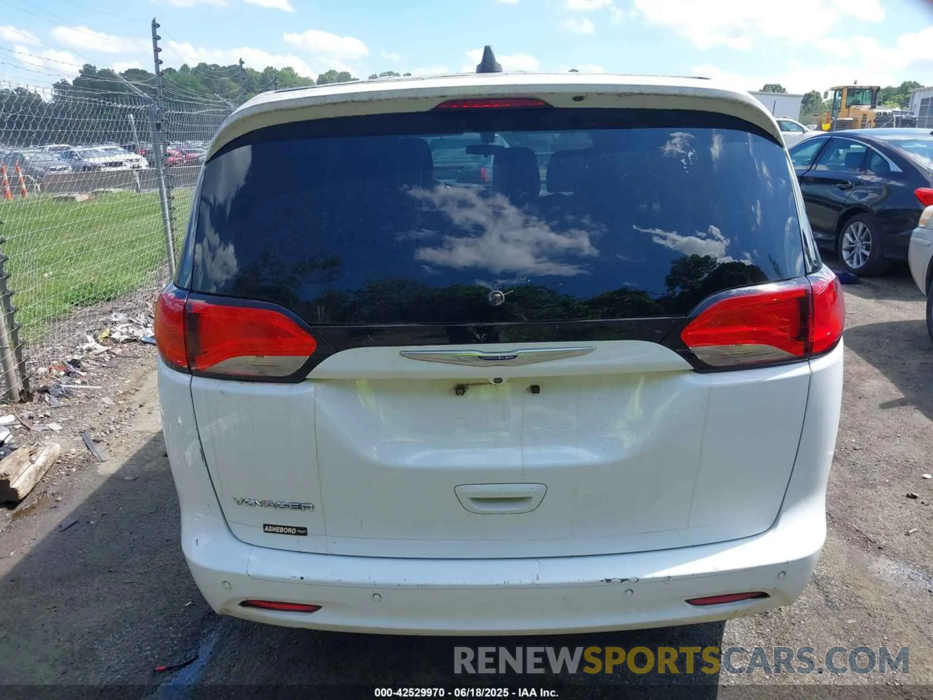 16 fotografías del automóvil dañado 2C4RC1AG4LR105067 CHRYSLER VOYAGER 2020