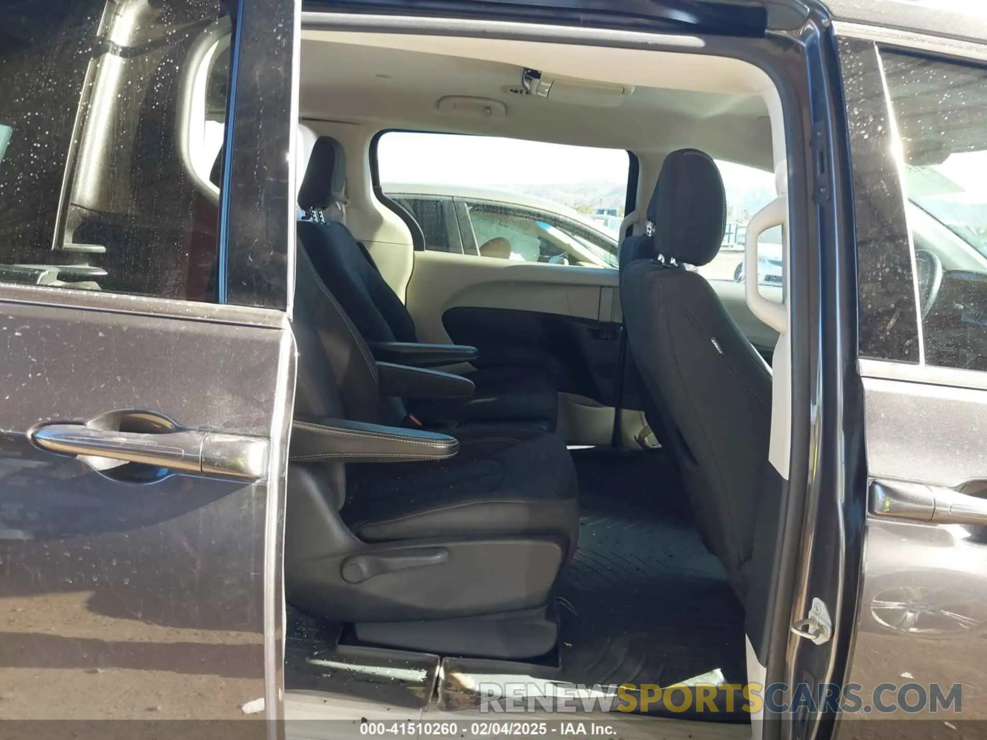 8 fotografías del automóvil dañado 2C4RC1CG6LR138780 CHRYSLER VOYAGER 2020