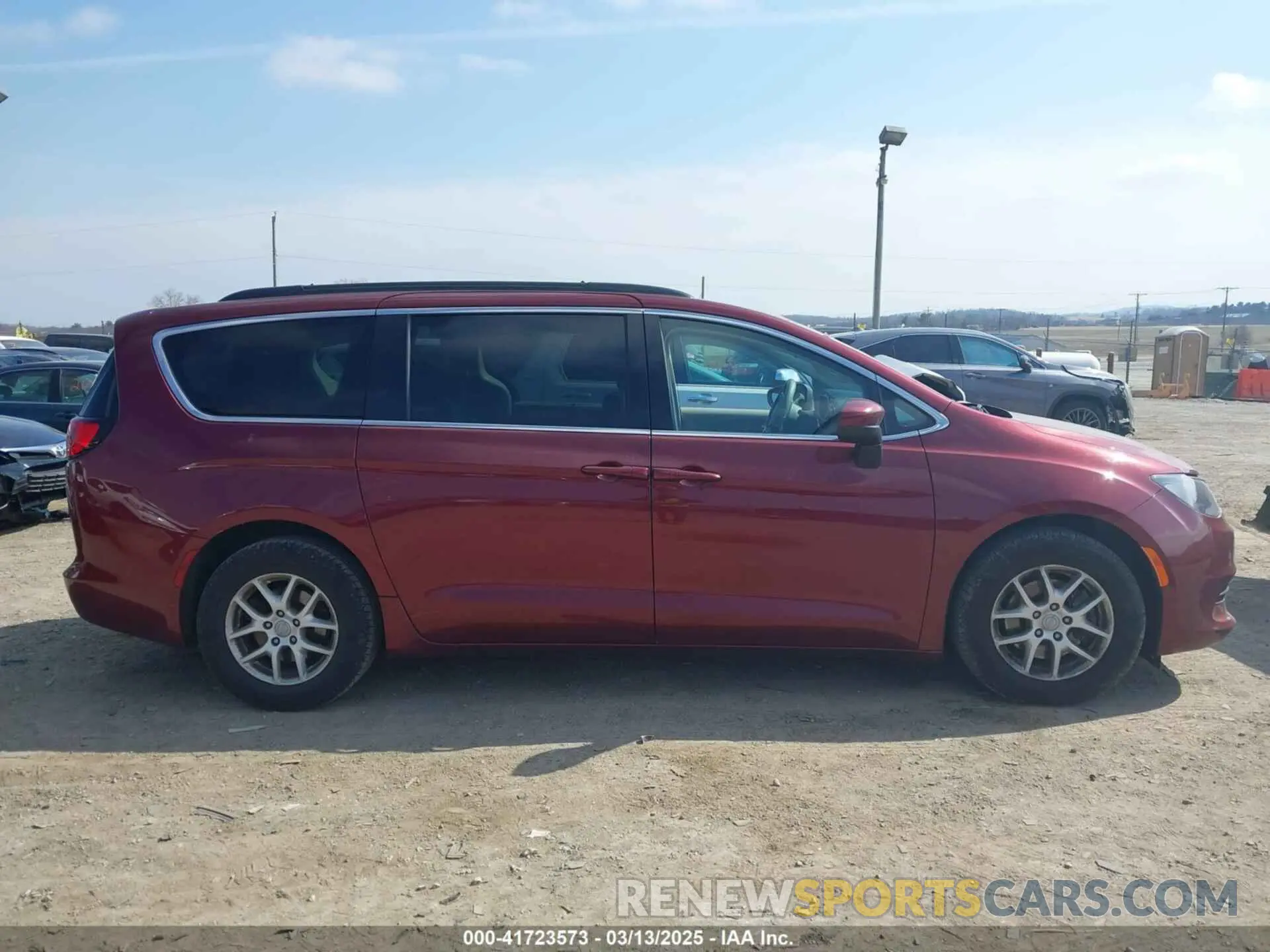 13 fotografías del automóvil dañado 2C4RC1DG1LR182281 CHRYSLER VOYAGER 2020
