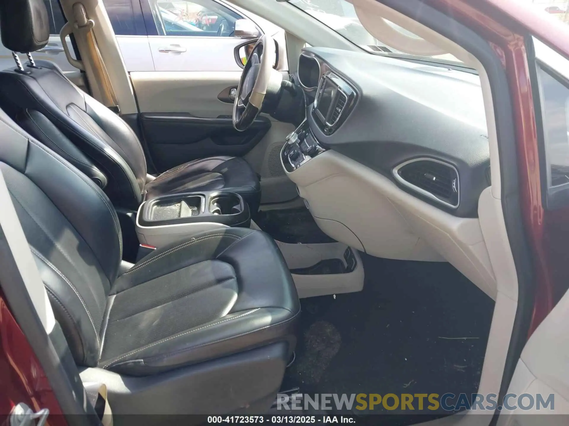 5 fotografías del automóvil dañado 2C4RC1DG1LR182281 CHRYSLER VOYAGER 2020