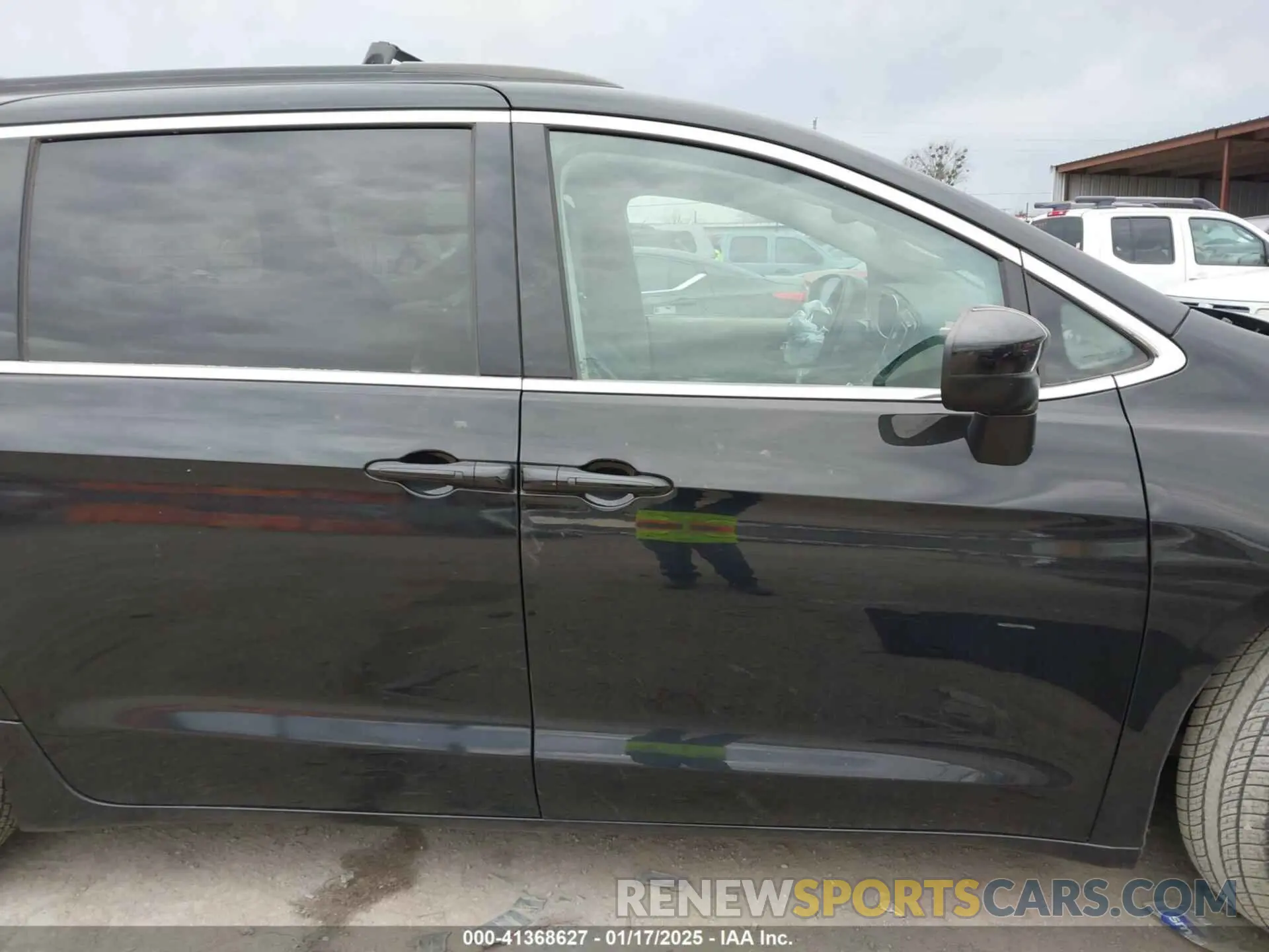 13 fotografías del automóvil dañado 2C4RC1DG1LR268531 CHRYSLER VOYAGER 2020