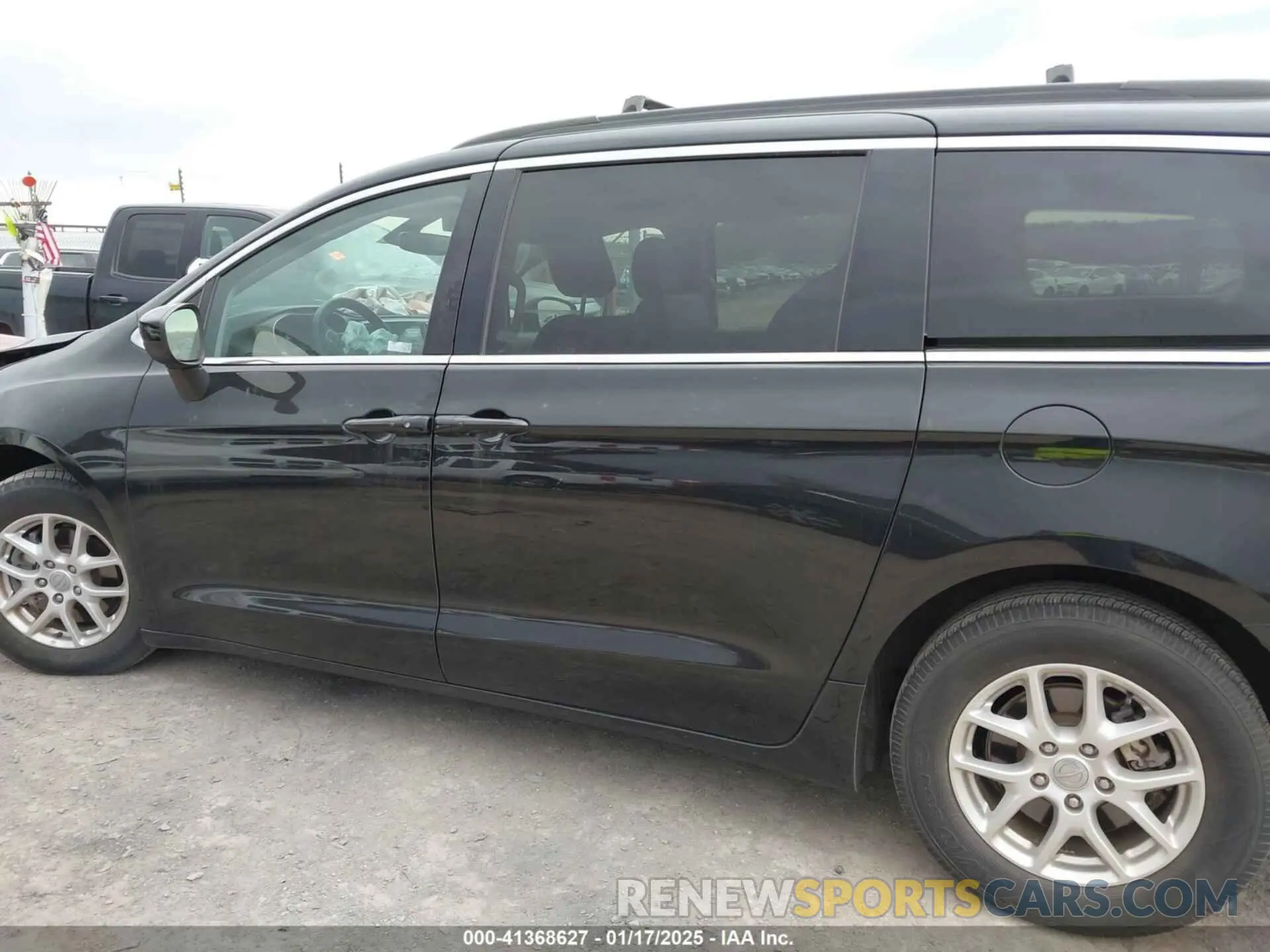 14 fotografías del automóvil dañado 2C4RC1DG1LR268531 CHRYSLER VOYAGER 2020