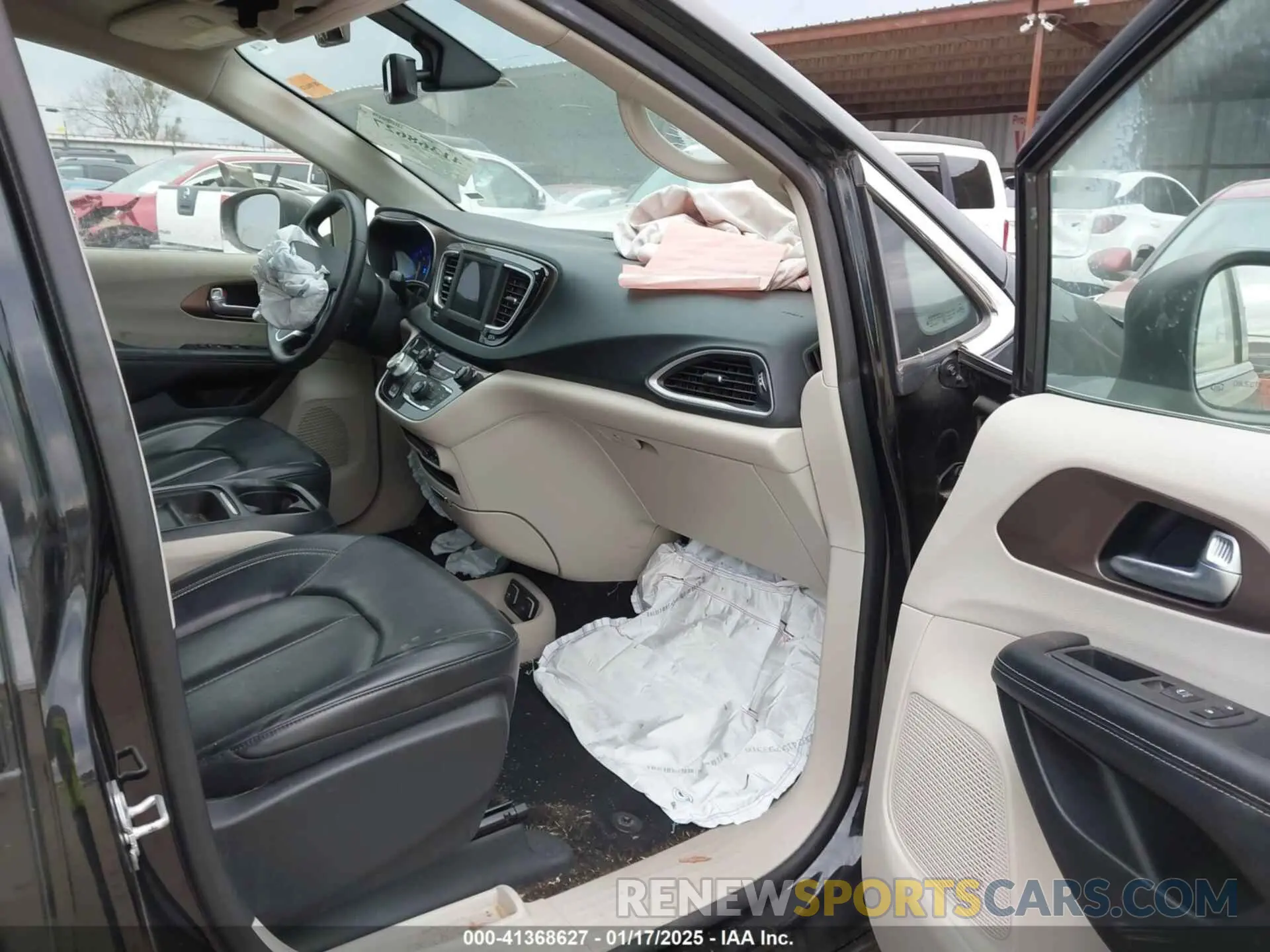 5 fotografías del automóvil dañado 2C4RC1DG1LR268531 CHRYSLER VOYAGER 2020