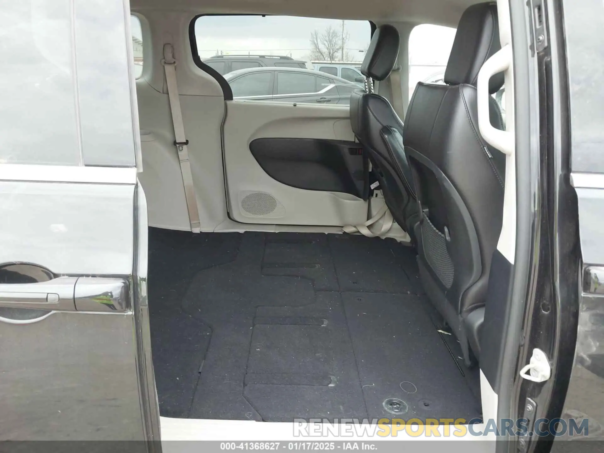 8 fotografías del automóvil dañado 2C4RC1DG1LR268531 CHRYSLER VOYAGER 2020