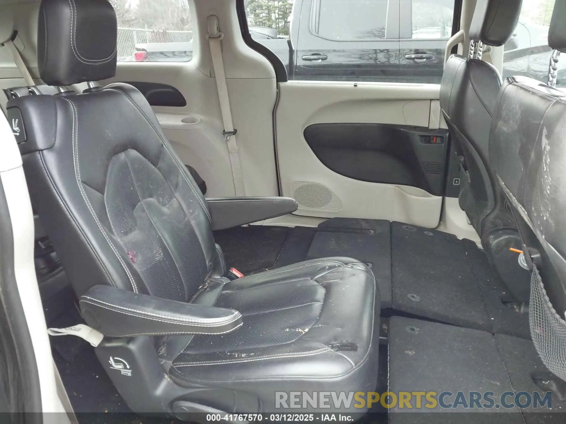 8 fotografías del automóvil dañado 2C4RC1DG2LR266058 CHRYSLER VOYAGER 2020