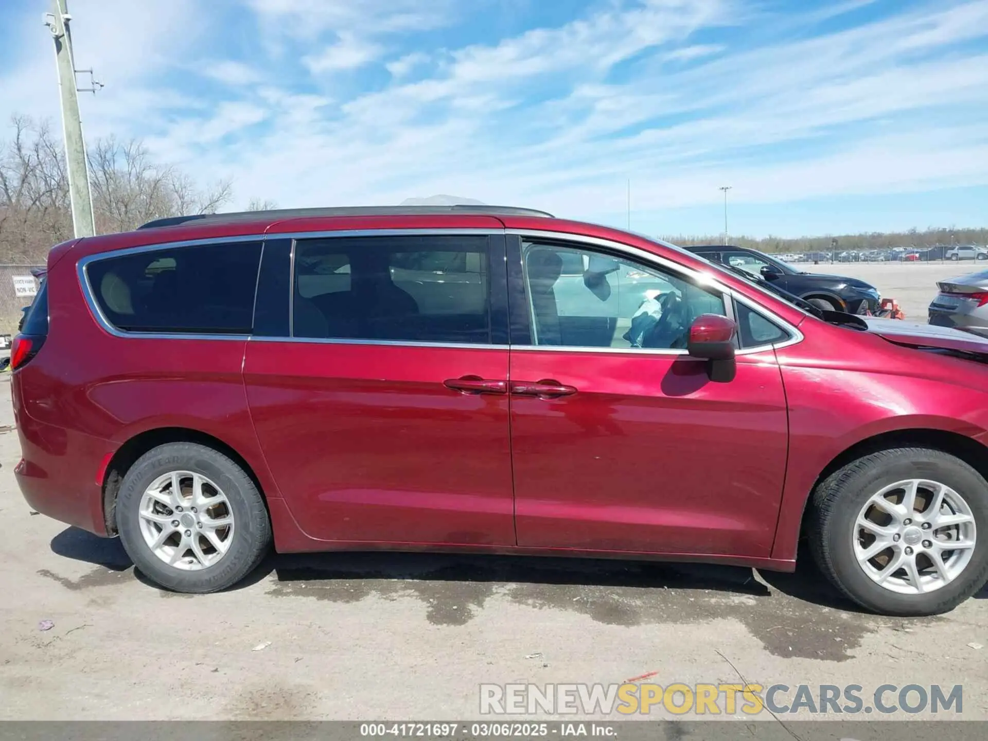 13 fotografías del automóvil dañado 2C4RC1DG3LR144552 CHRYSLER VOYAGER 2020