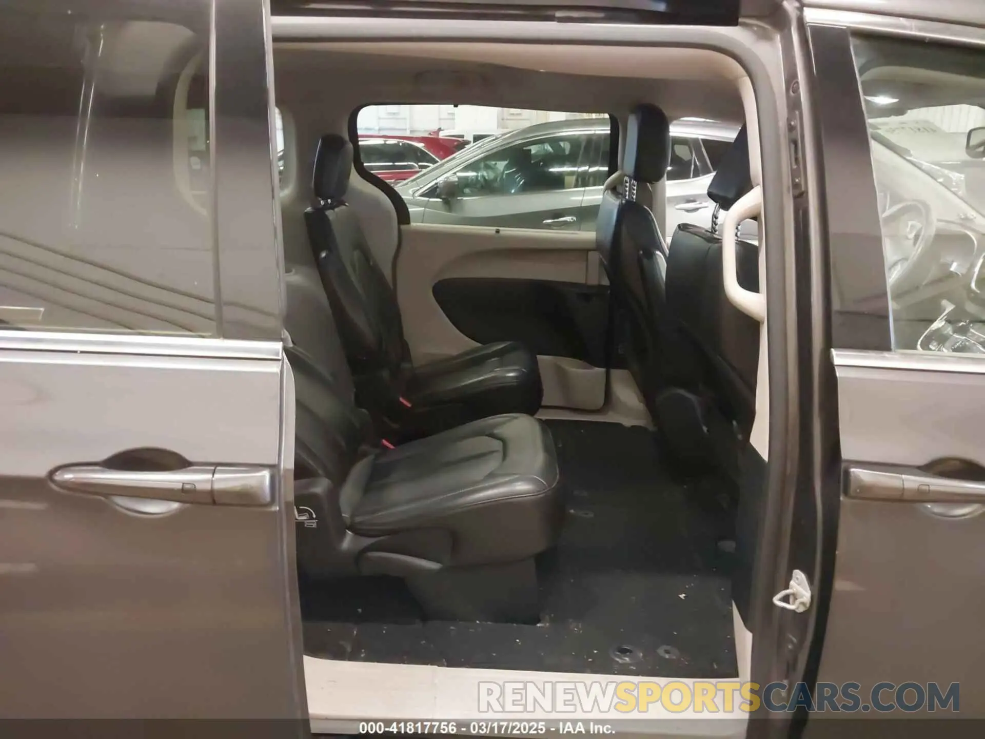 8 fotografías del automóvil dañado 2C4RC1DG3LR151663 CHRYSLER VOYAGER 2020
