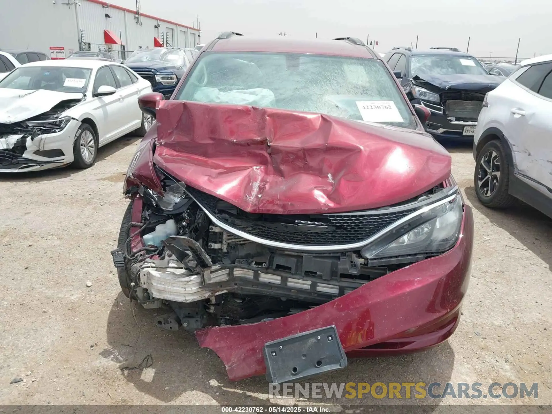 11 fotografías del automóvil dañado 2C4RC1DG4LR260889 CHRYSLER VOYAGER 2020