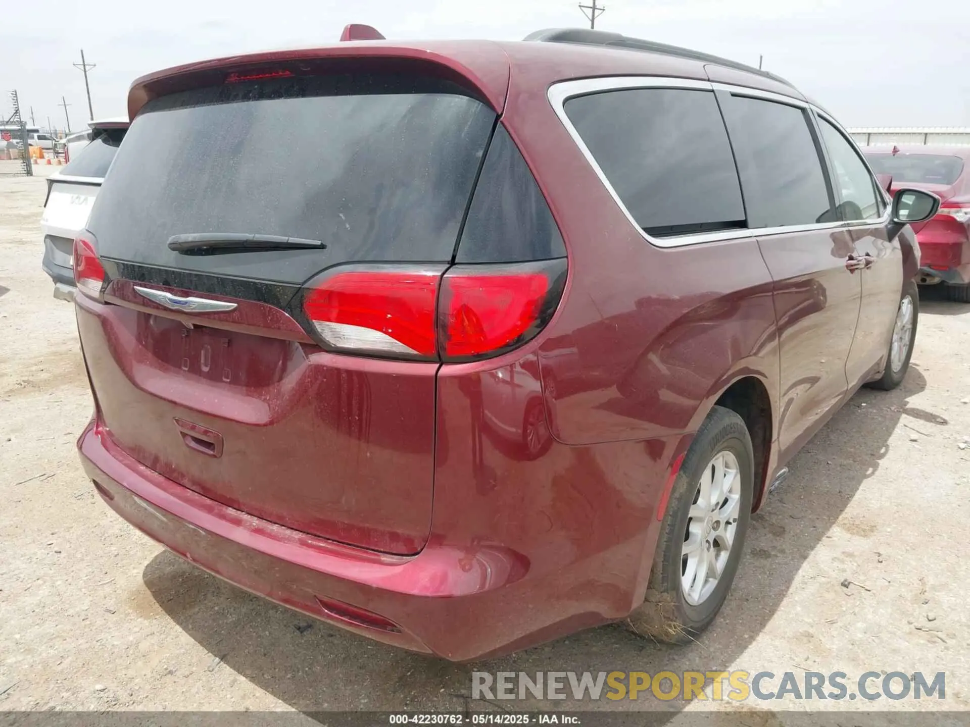 4 fotografías del automóvil dañado 2C4RC1DG4LR260889 CHRYSLER VOYAGER 2020