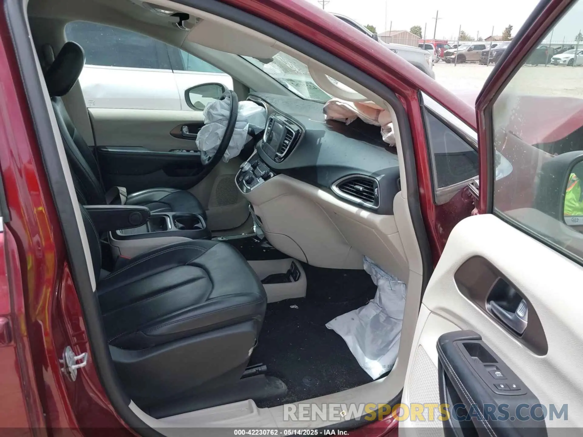 5 fotografías del automóvil dañado 2C4RC1DG4LR260889 CHRYSLER VOYAGER 2020