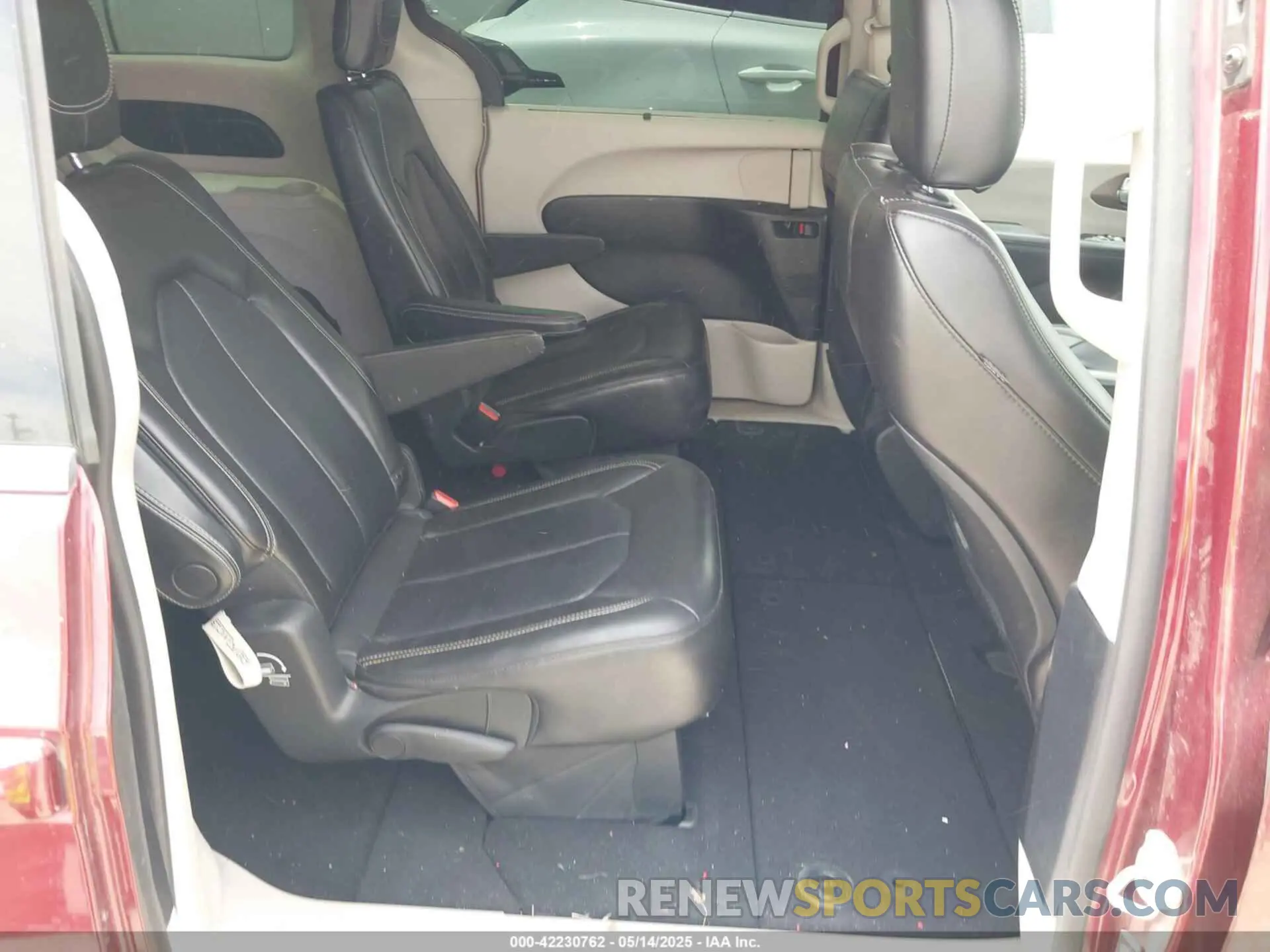 8 fotografías del automóvil dañado 2C4RC1DG4LR260889 CHRYSLER VOYAGER 2020