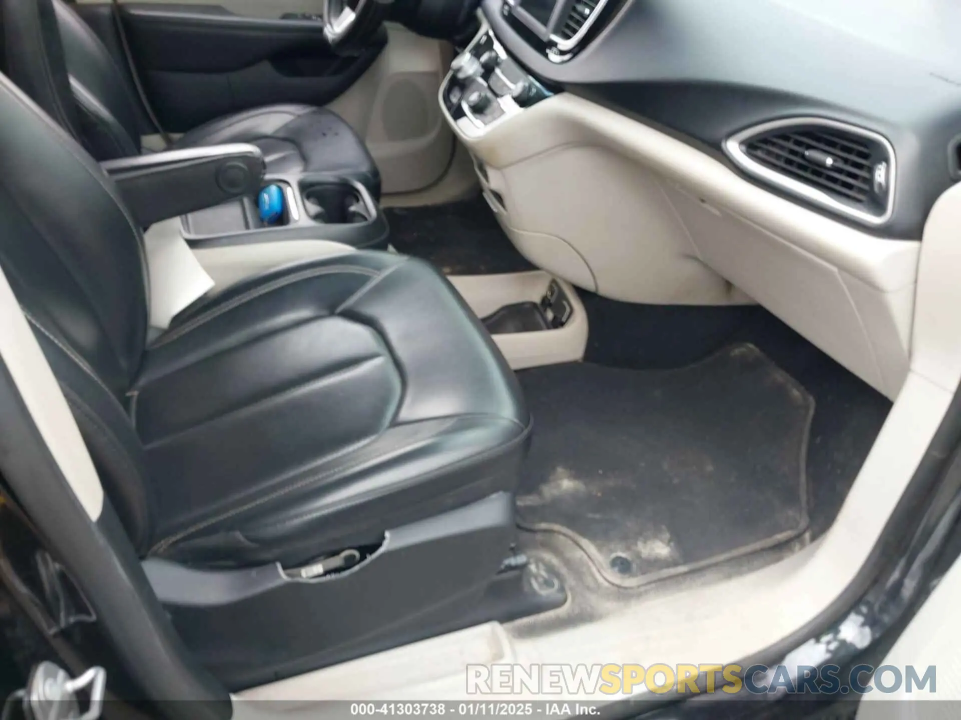 5 fotografías del automóvil dañado 2C4RC1DG7LR176839 CHRYSLER VOYAGER 2020