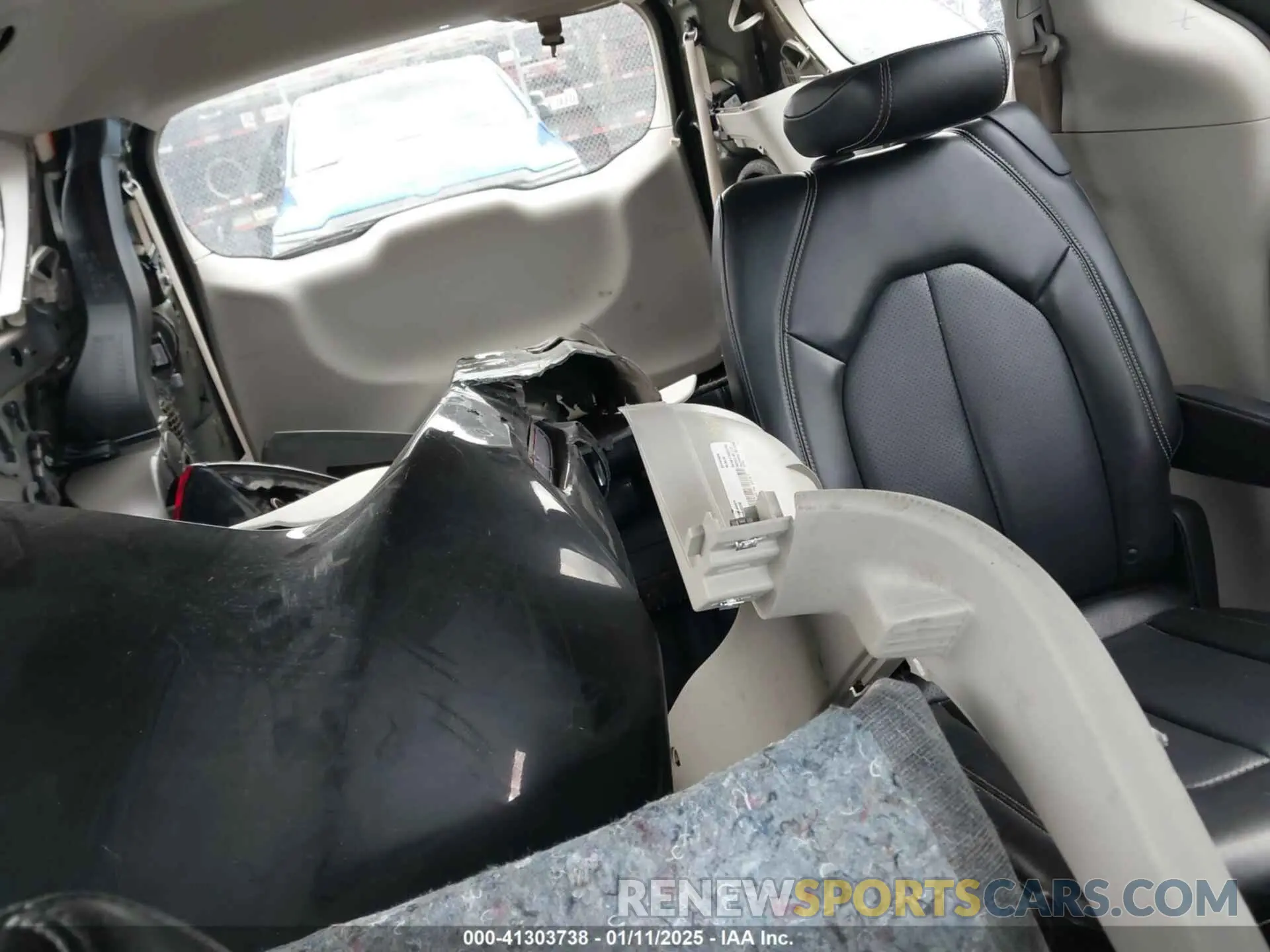 8 fotografías del automóvil dañado 2C4RC1DG7LR176839 CHRYSLER VOYAGER 2020