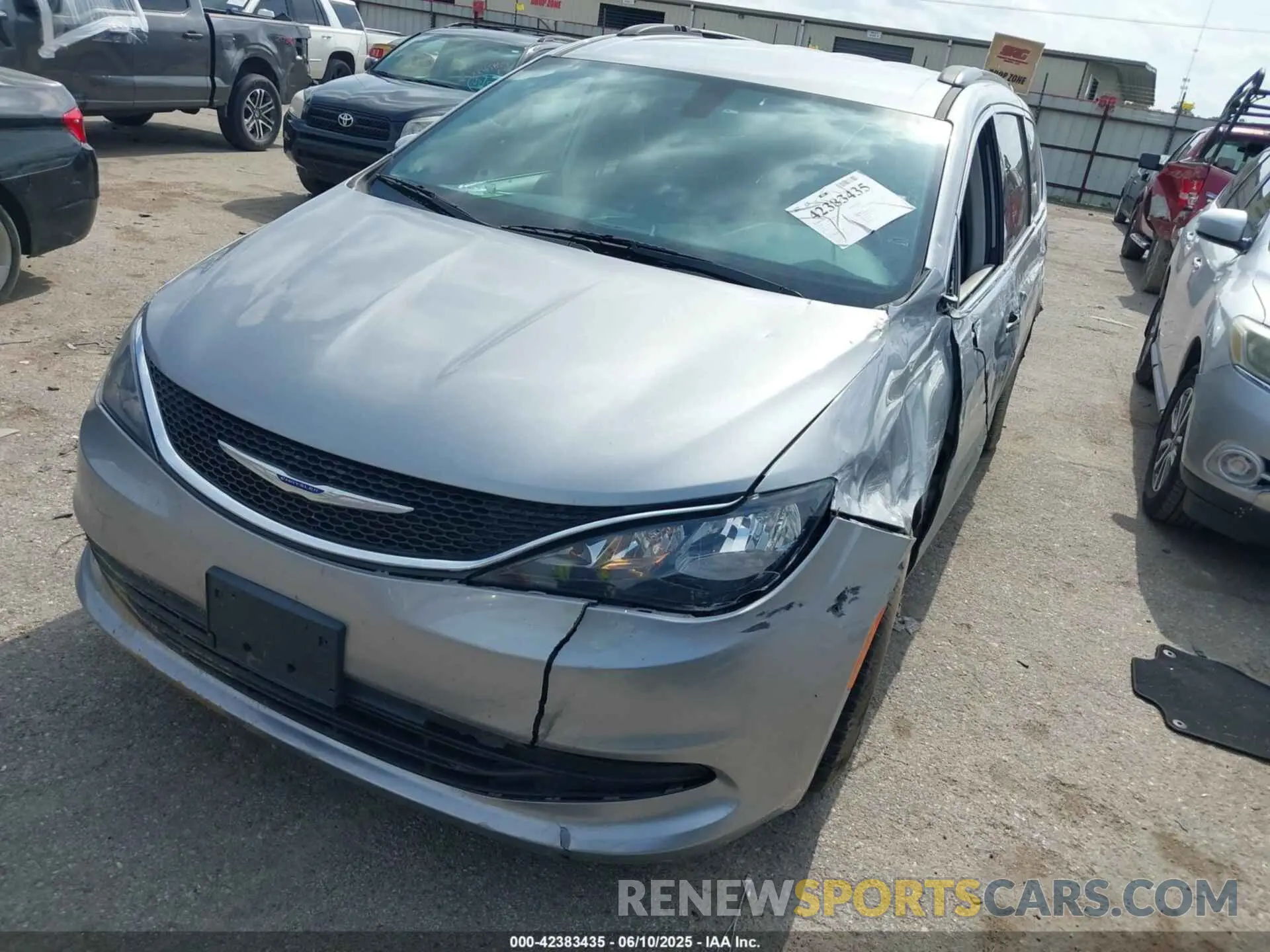 2 fotografías del automóvil dañado 2C4RC1DG7LR261048 CHRYSLER VOYAGER 2020
