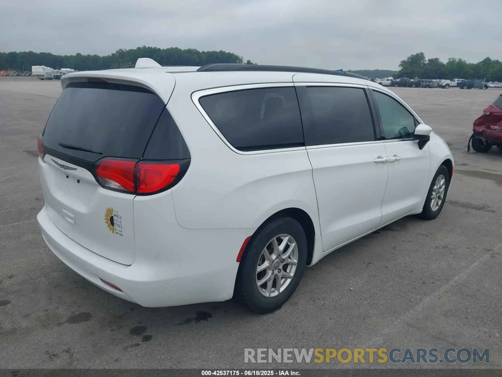 4 fotografías del automóvil dañado 2C4RC1DG8LR265030 CHRYSLER VOYAGER 2020