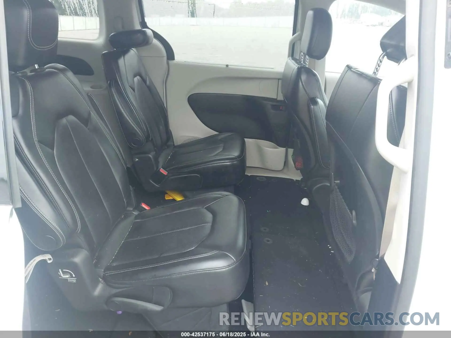 8 fotografías del automóvil dañado 2C4RC1DG8LR265030 CHRYSLER VOYAGER 2020
