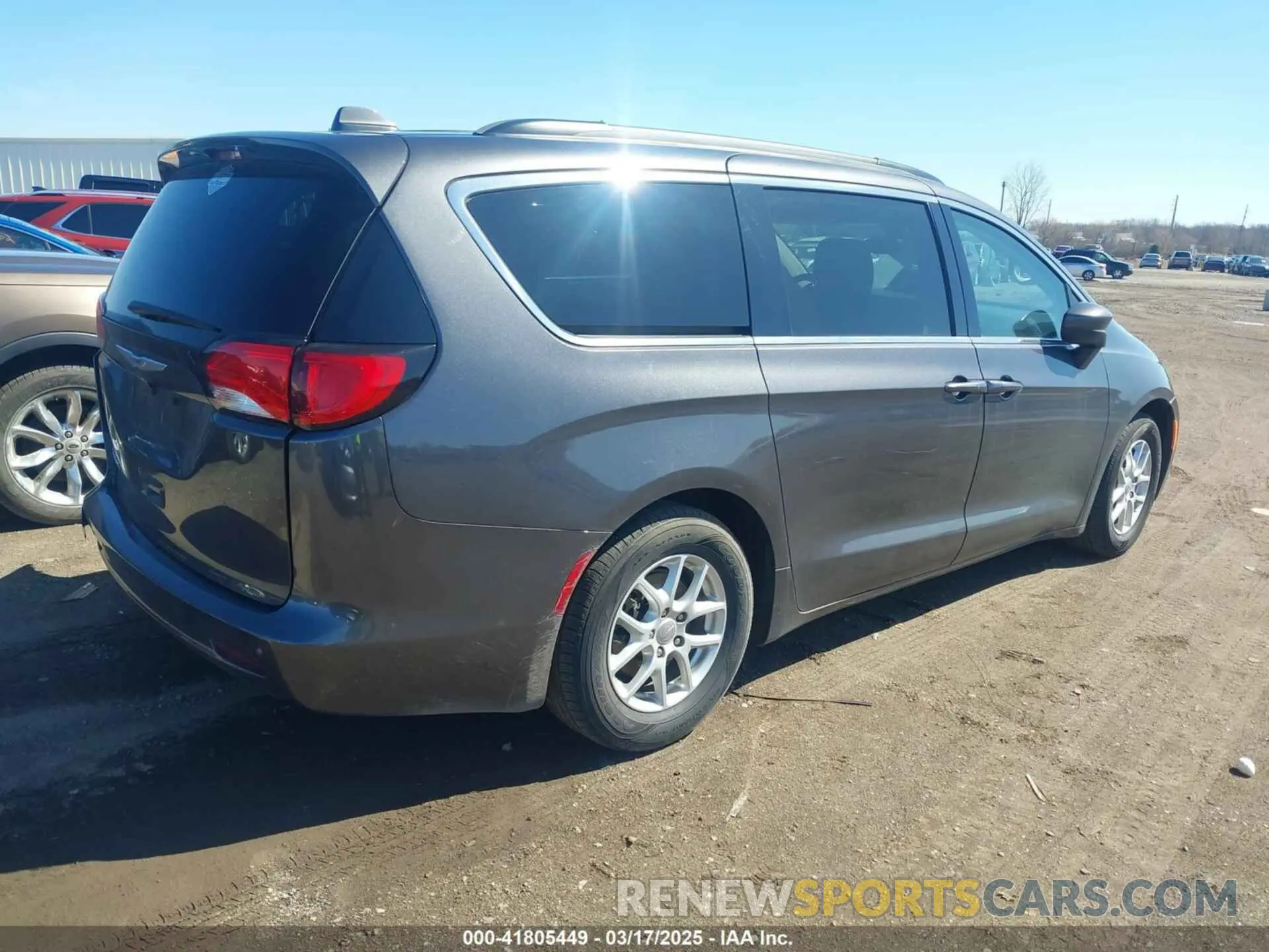 4 fotografías del automóvil dañado 2C4RC1DG9LR181752 CHRYSLER VOYAGER 2020