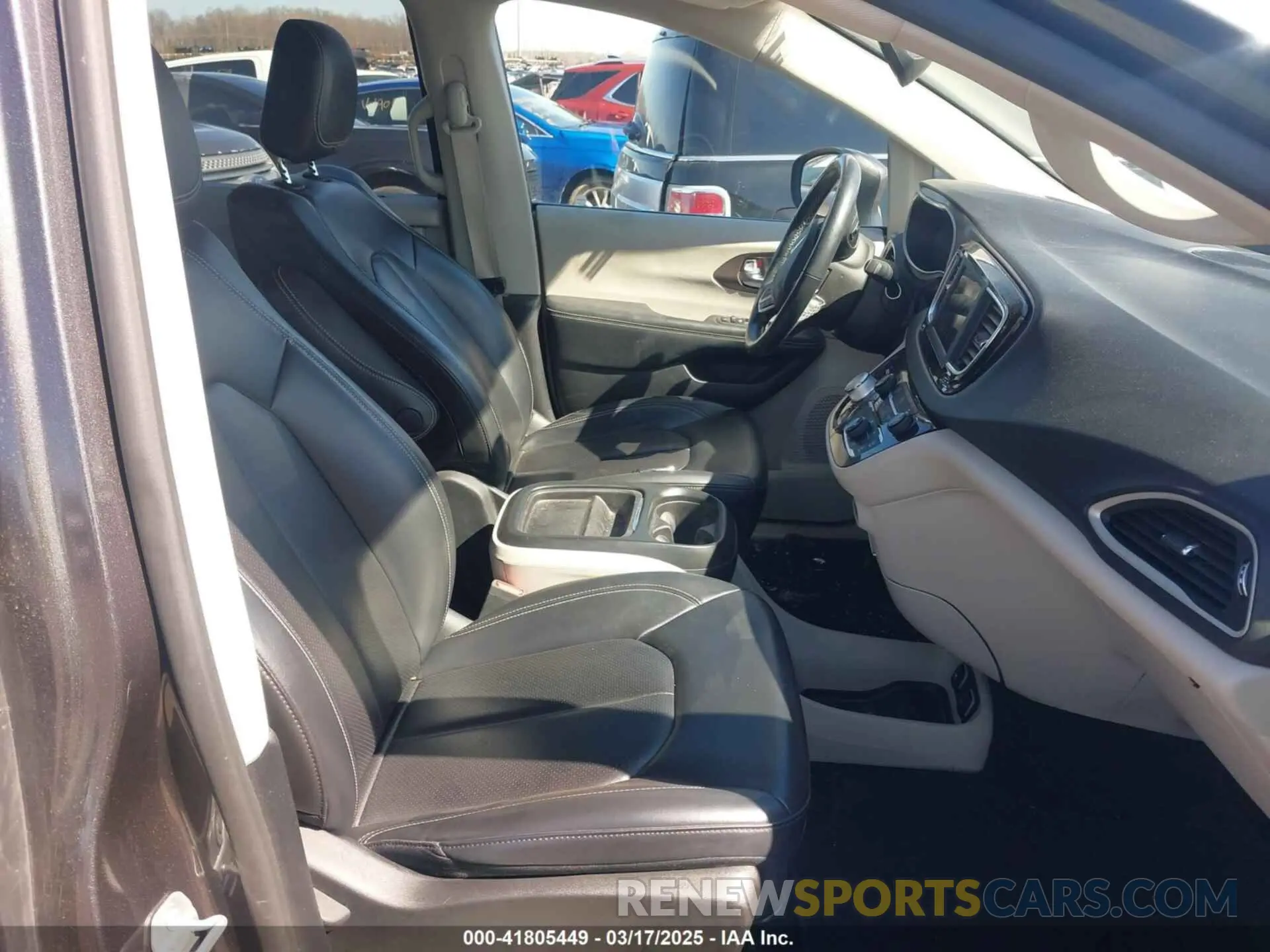 5 fotografías del automóvil dañado 2C4RC1DG9LR181752 CHRYSLER VOYAGER 2020