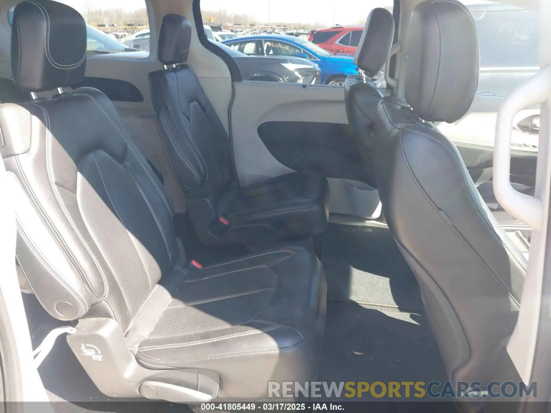 8 fotografías del automóvil dañado 2C4RC1DG9LR181752 CHRYSLER VOYAGER 2020