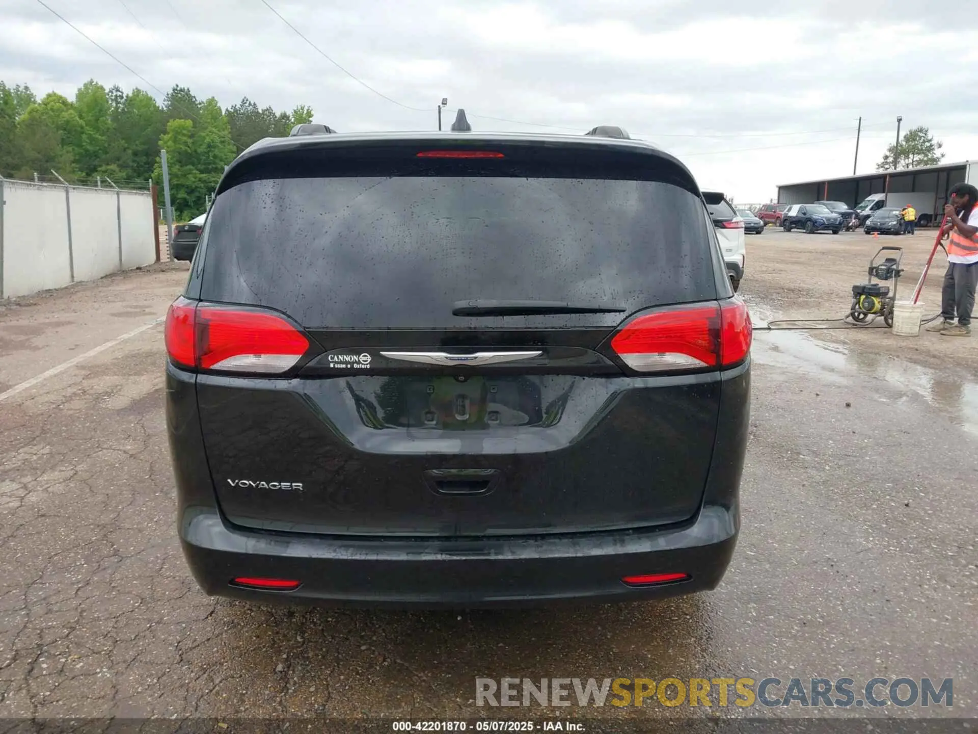 16 fotografías del automóvil dañado 2C4RC1DGXLR211860 CHRYSLER VOYAGER 2020