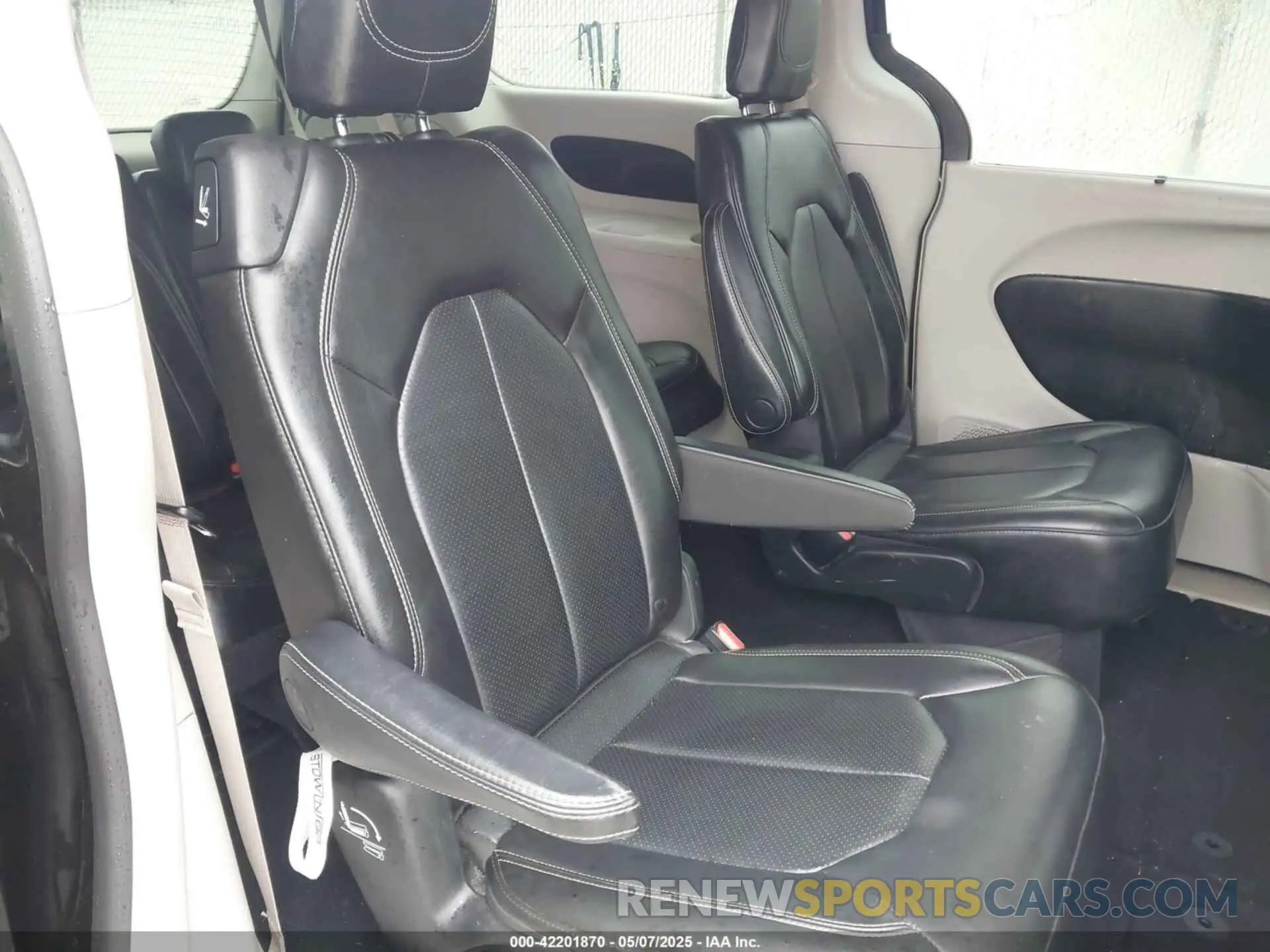 8 fotografías del automóvil dañado 2C4RC1DGXLR211860 CHRYSLER VOYAGER 2020