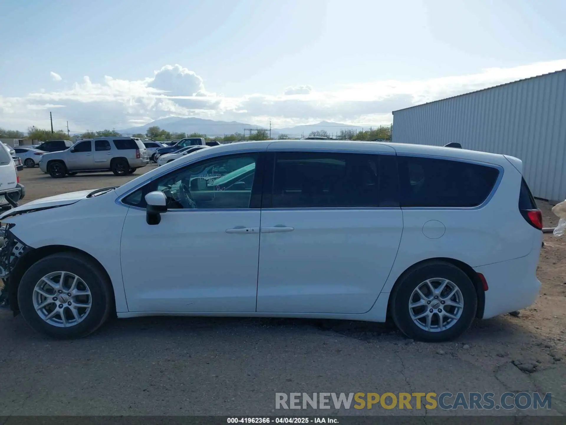 15 fotografías del automóvil dañado 2C4RC1CG0MR587275 CHRYSLER VOYAGER 2021