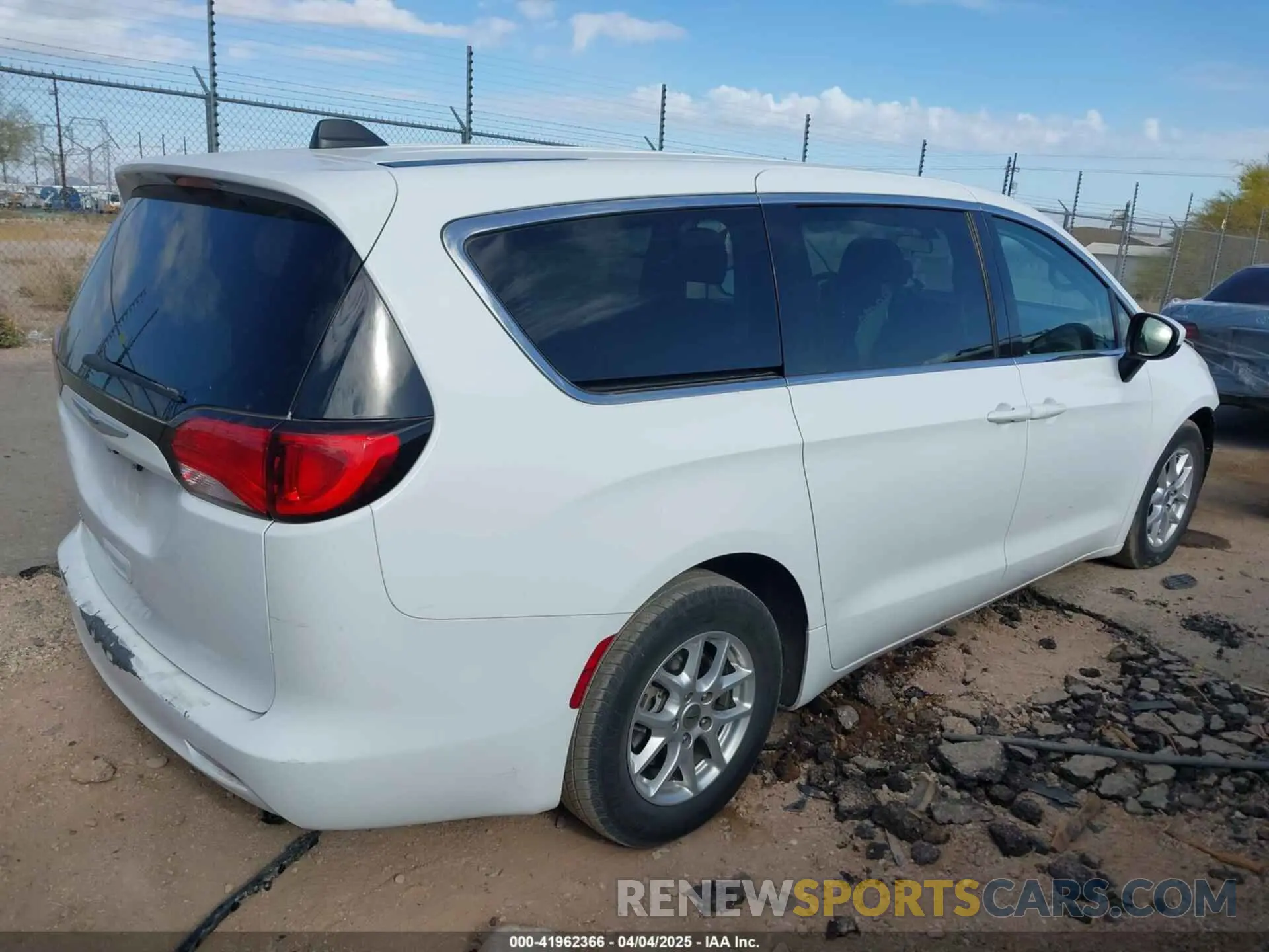4 fotografías del automóvil dañado 2C4RC1CG0MR587275 CHRYSLER VOYAGER 2021