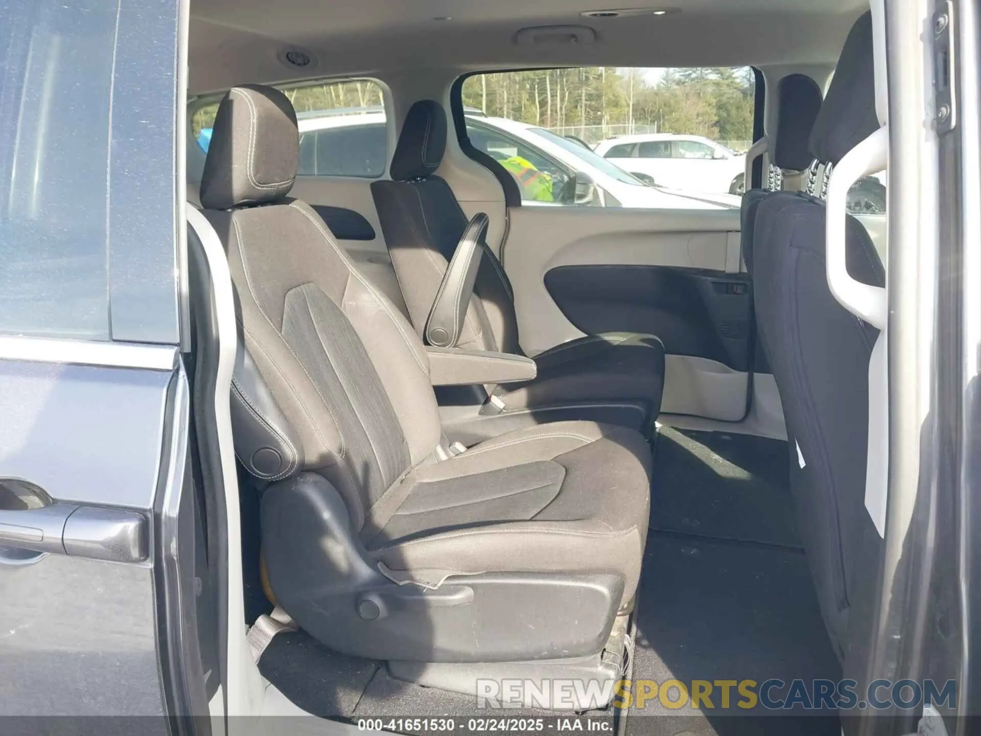 8 fotografías del automóvil dañado 2C4RC1CG7MR503825 CHRYSLER VOYAGER 2021