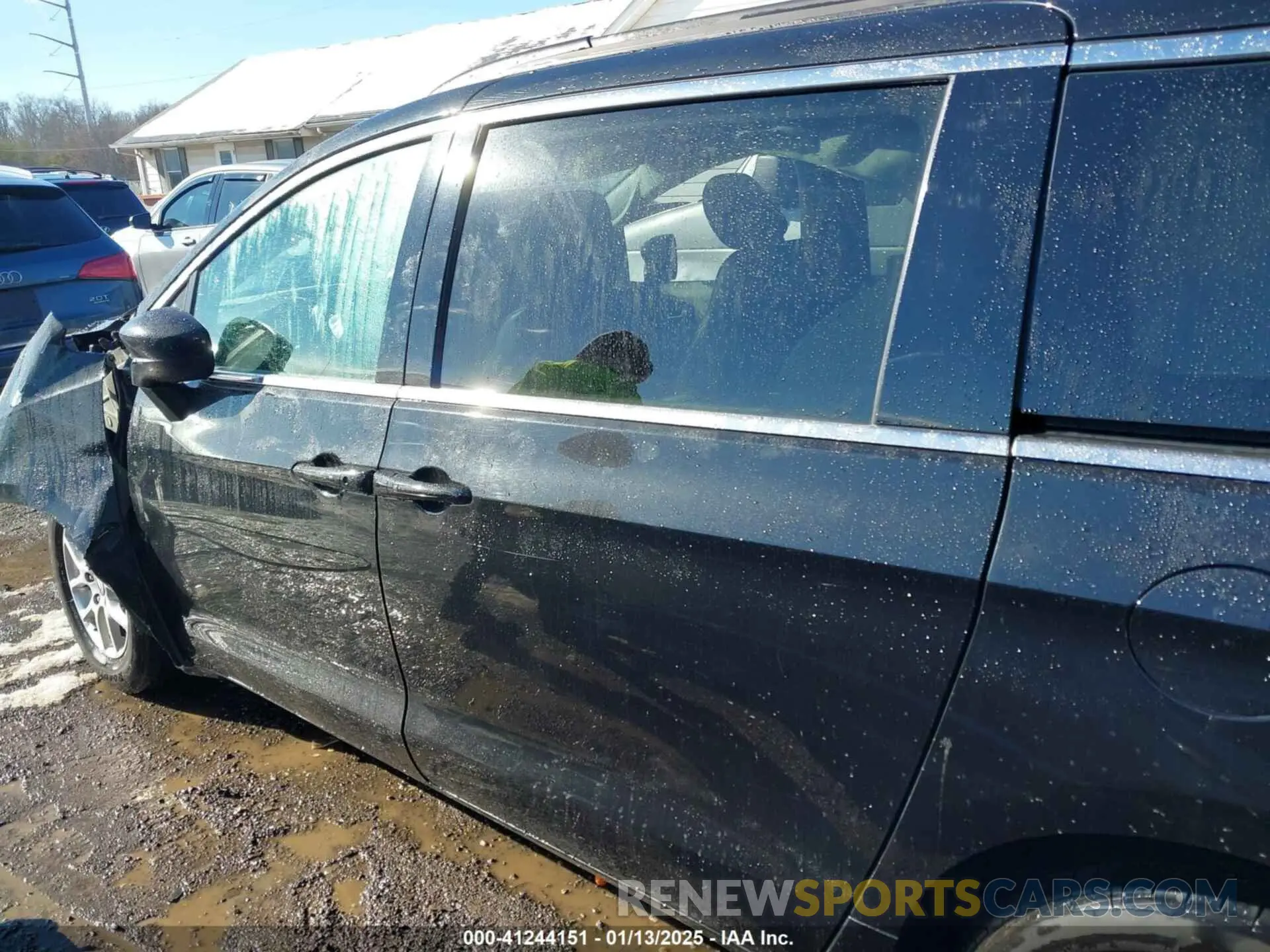 14 fotografías del automóvil dañado 2C4RC1DG0MR506659 CHRYSLER VOYAGER 2021