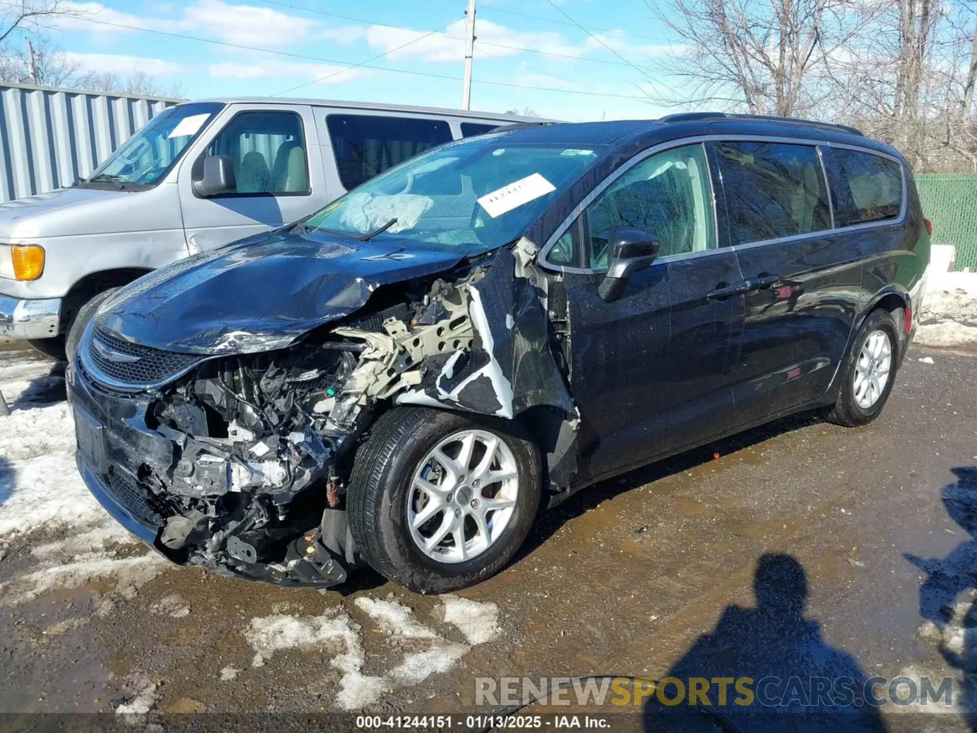 2 fotografías del automóvil dañado 2C4RC1DG0MR506659 CHRYSLER VOYAGER 2021