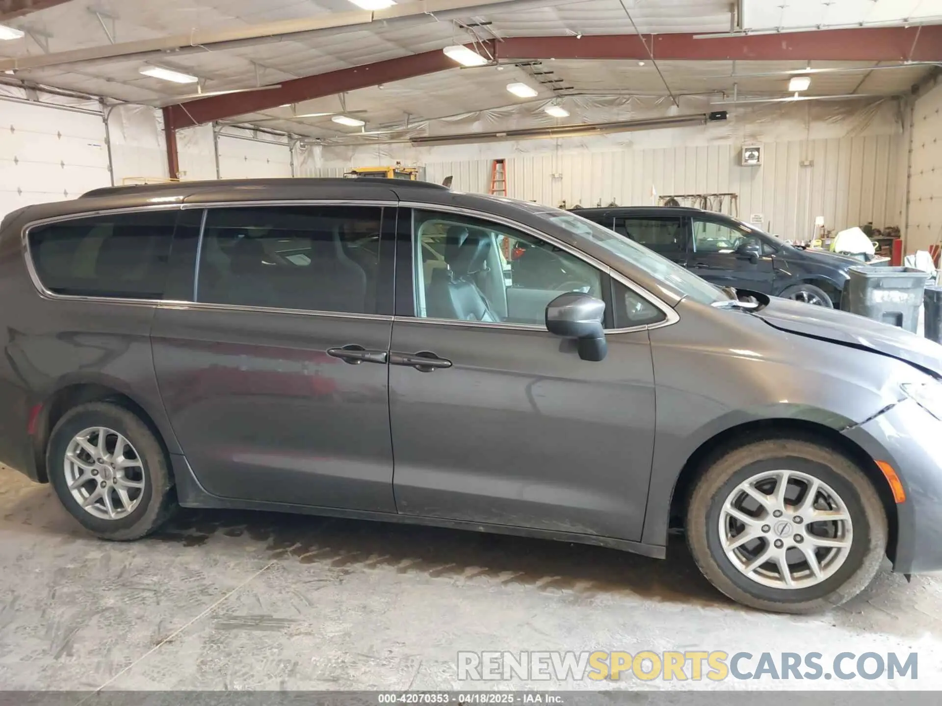 13 fotografías del automóvil dañado 2C4RC1DG0MR515555 CHRYSLER VOYAGER 2021