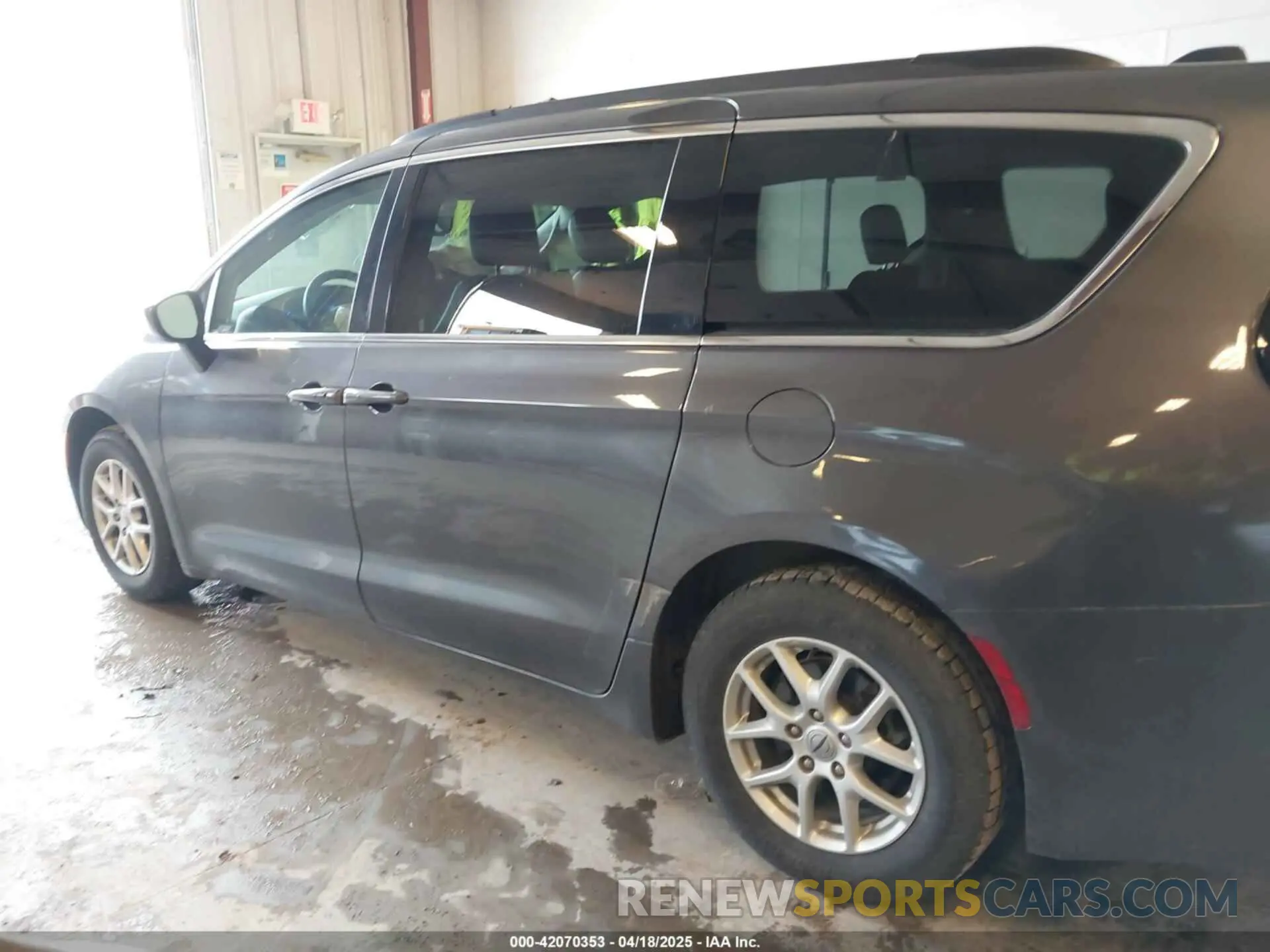 3 fotografías del automóvil dañado 2C4RC1DG0MR515555 CHRYSLER VOYAGER 2021