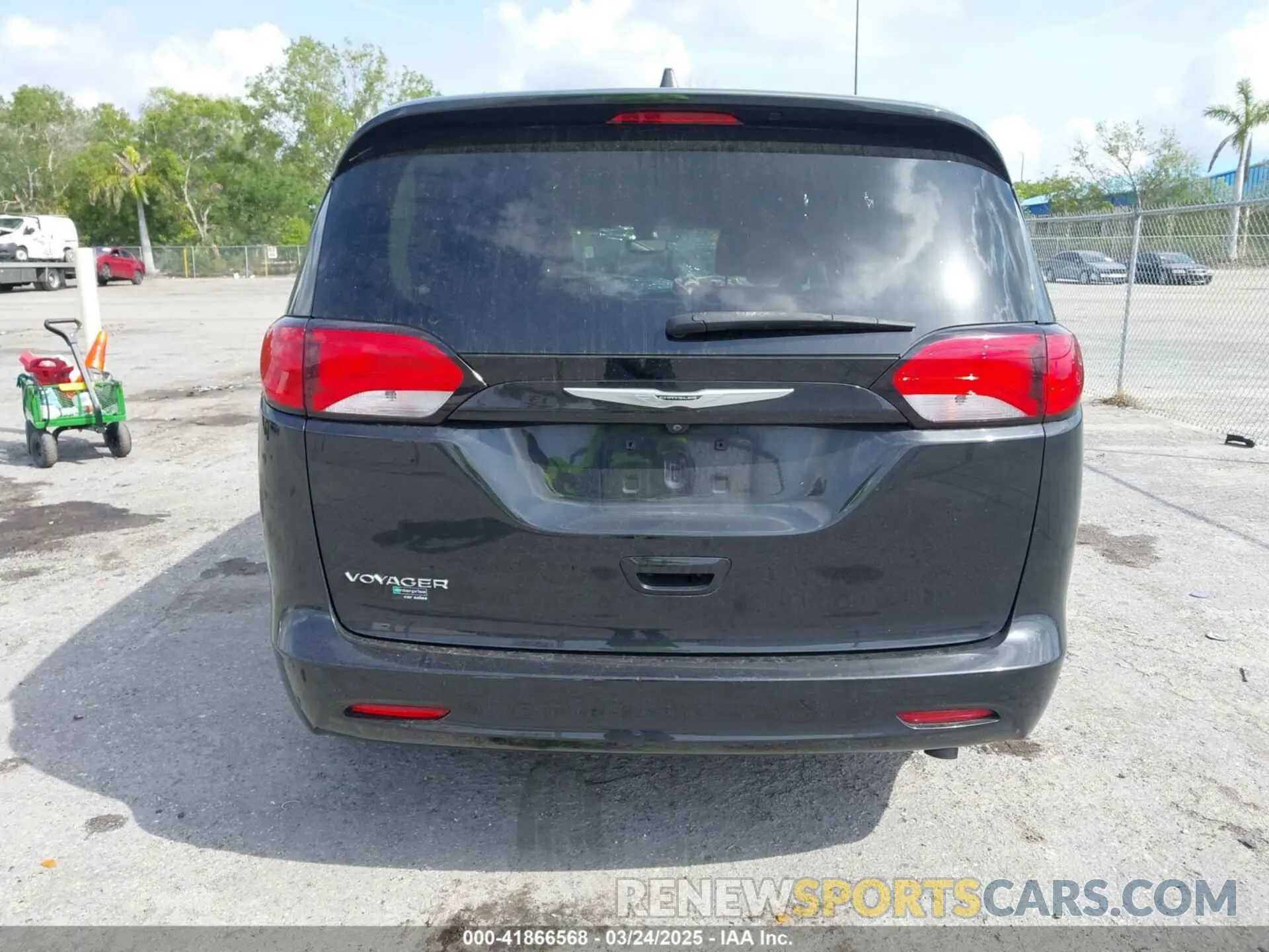 17 fotografías del automóvil dañado 2C4RC1DG1MR515709 CHRYSLER VOYAGER 2021