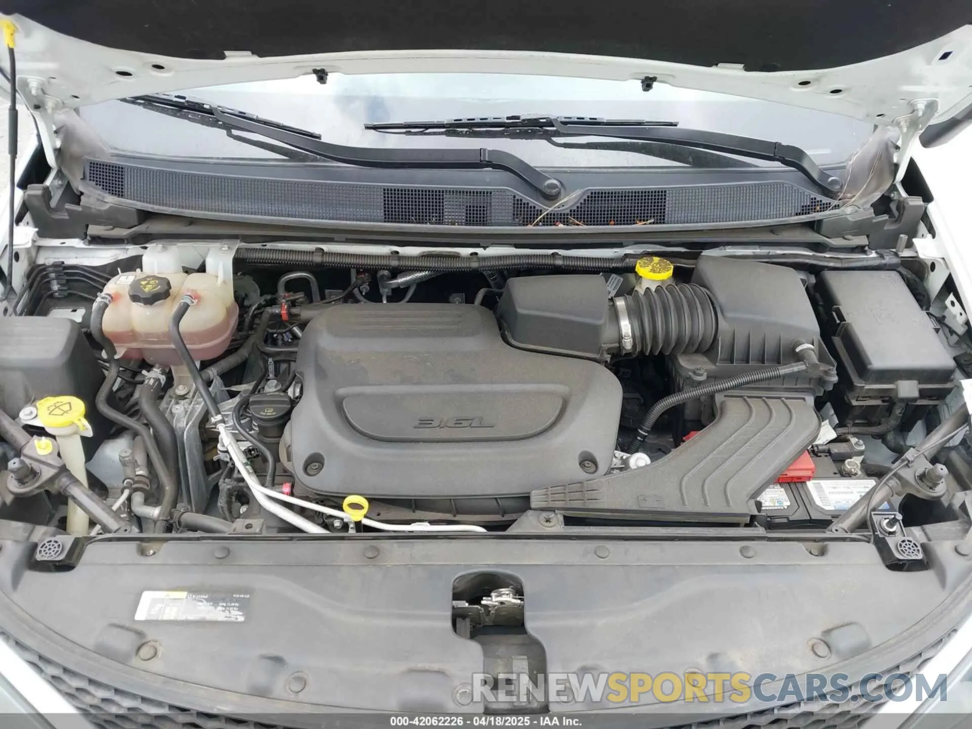 10 fotografías del automóvil dañado 2C4RC1DG2MR570735 CHRYSLER VOYAGER 2021