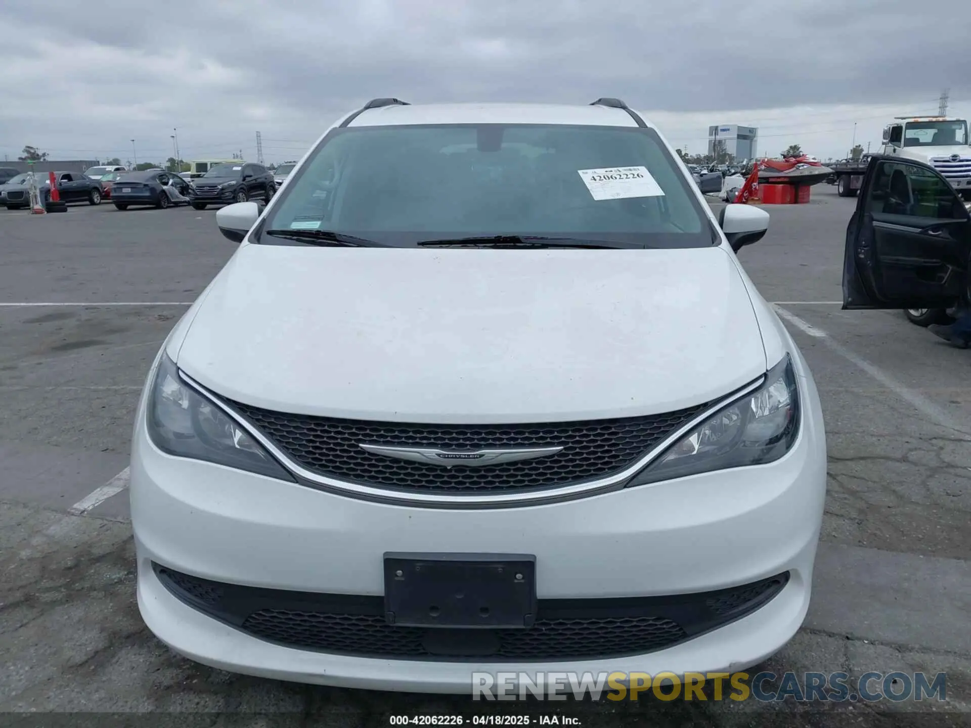 12 fotografías del automóvil dañado 2C4RC1DG2MR570735 CHRYSLER VOYAGER 2021