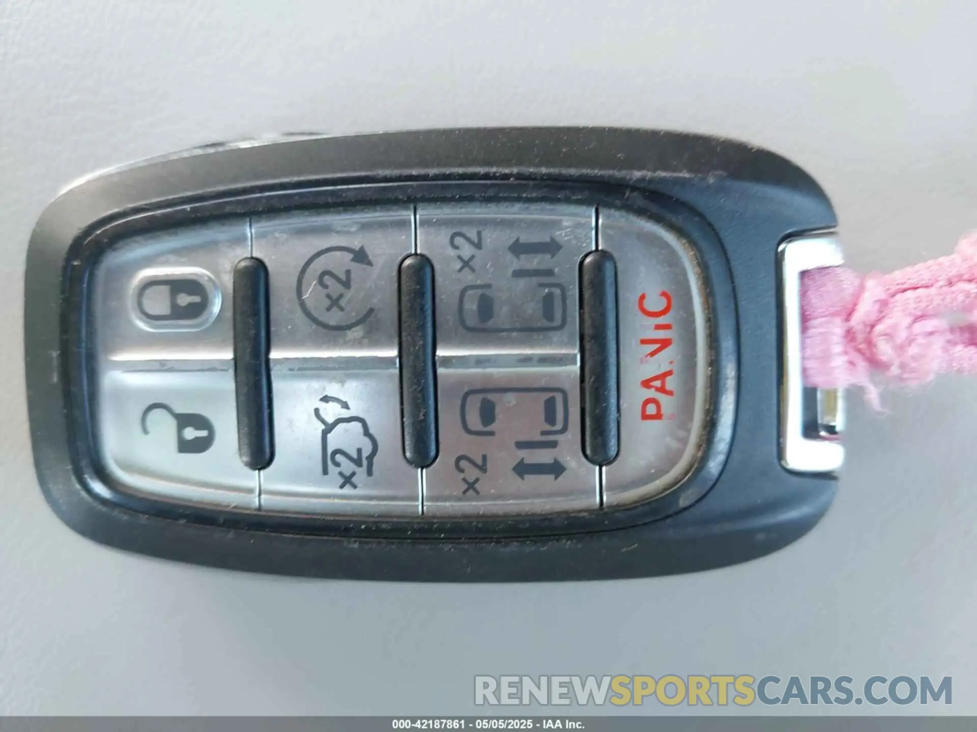 11 fotografías del automóvil dañado 2C4RC1DG4MR568260 CHRYSLER VOYAGER 2021