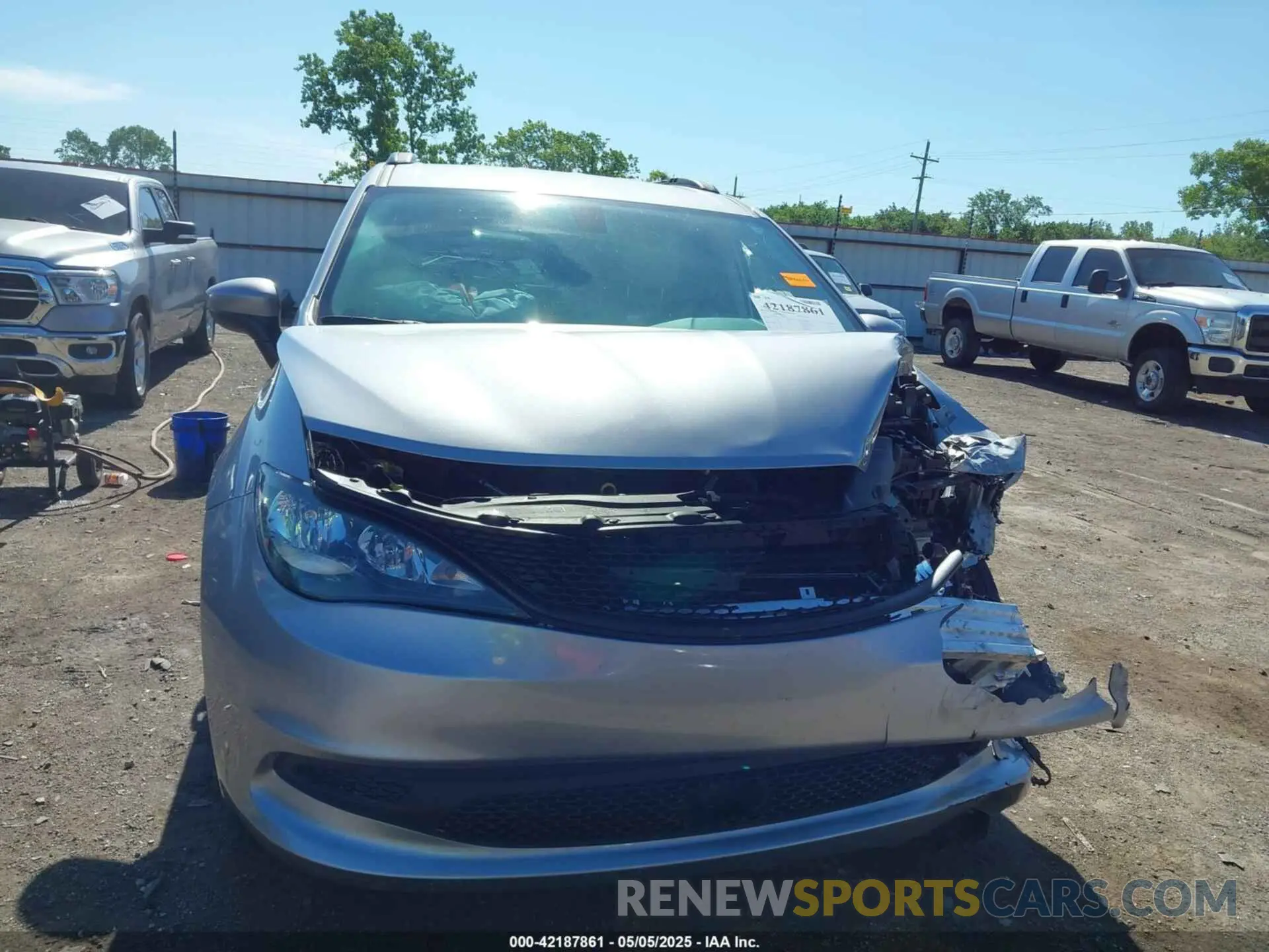 12 fotografías del automóvil dañado 2C4RC1DG4MR568260 CHRYSLER VOYAGER 2021