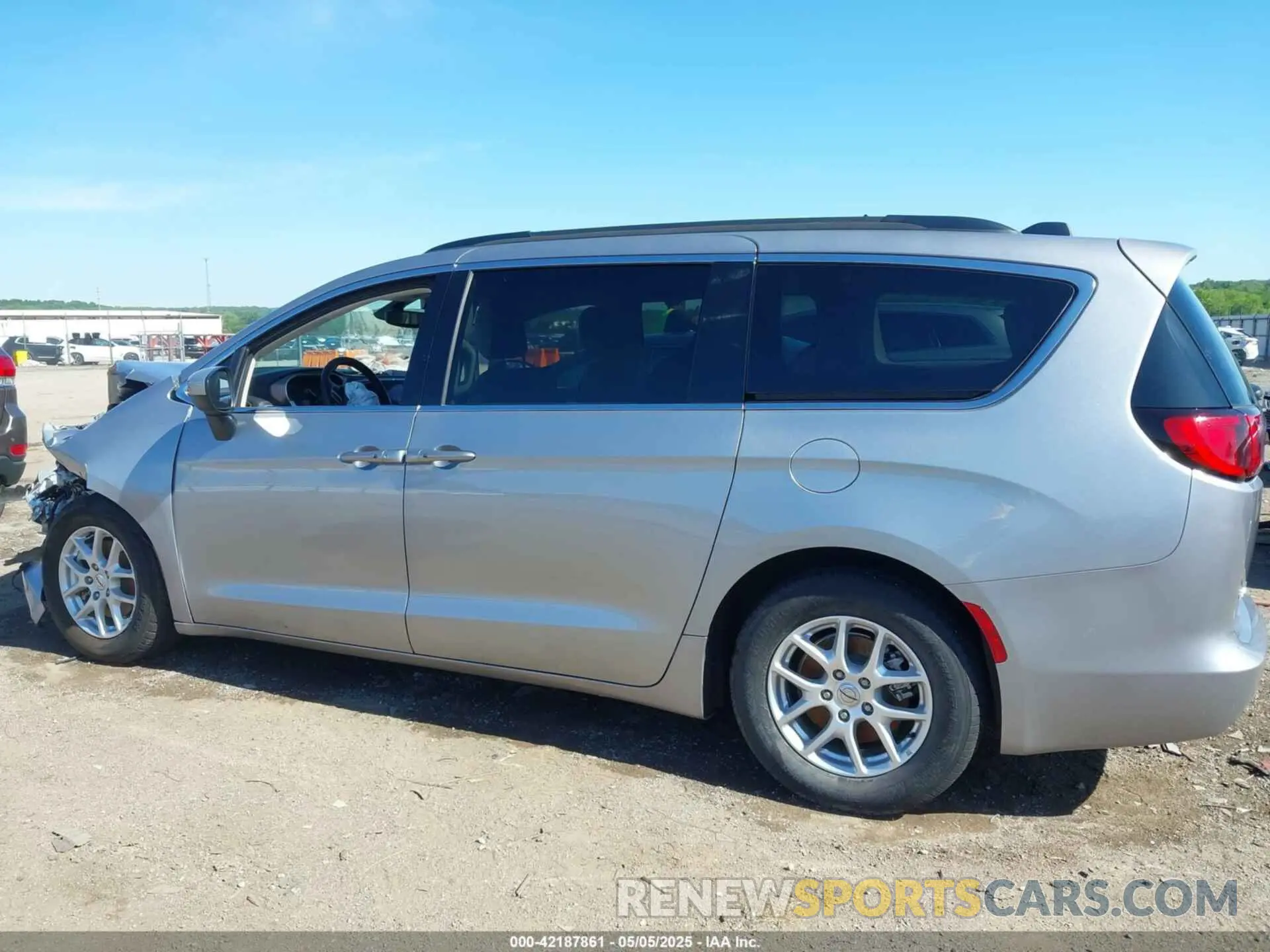 14 fotografías del automóvil dañado 2C4RC1DG4MR568260 CHRYSLER VOYAGER 2021