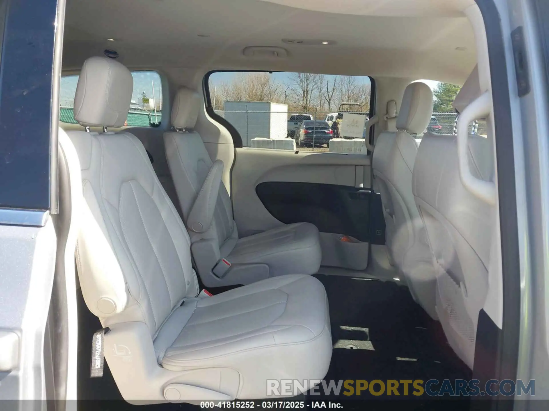 8 fotografías del automóvil dañado 2C4RC1DG5MR538328 CHRYSLER VOYAGER 2021
