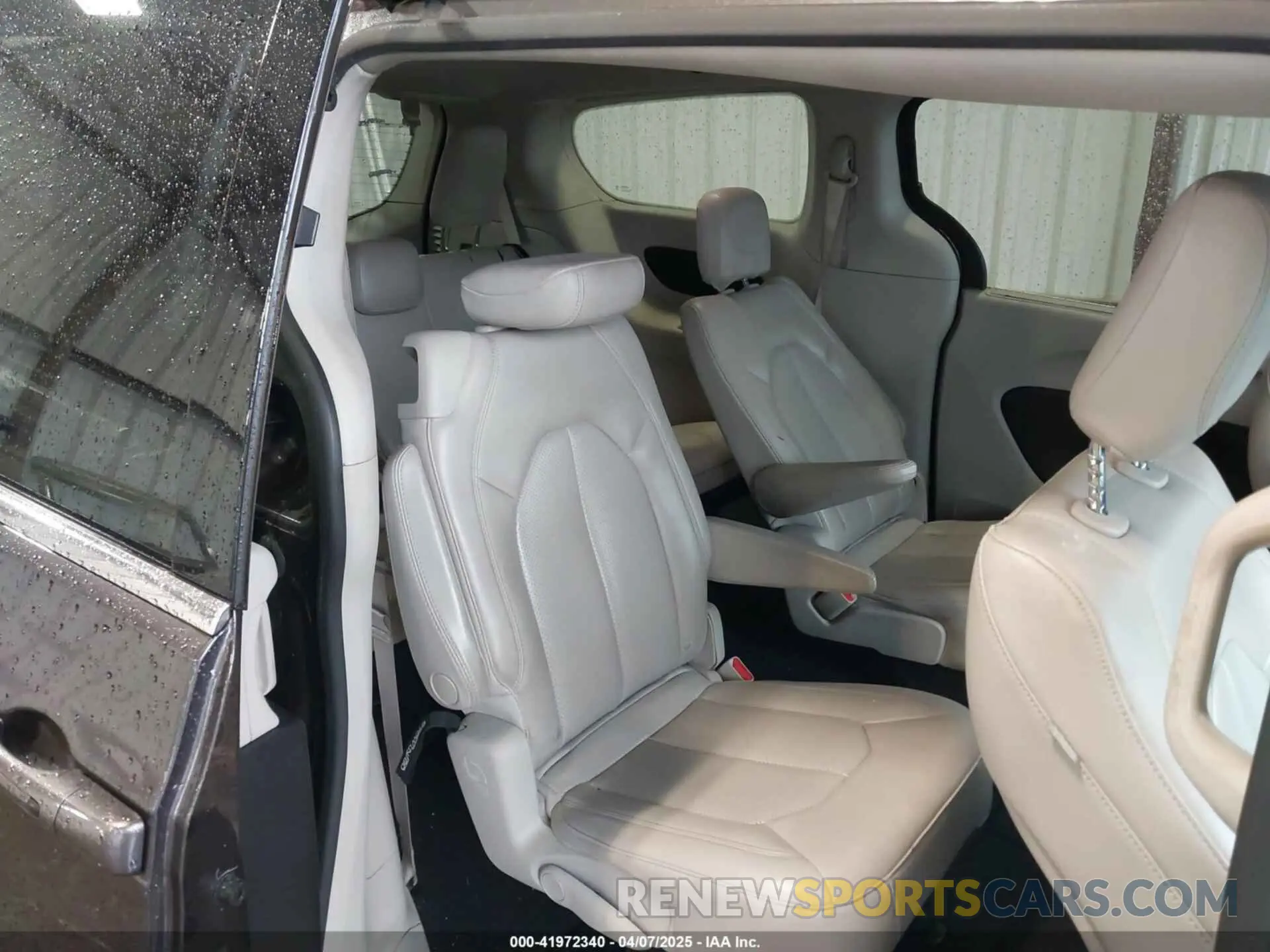 8 fotografías del automóvil dañado 2C4RC1DG6MR547412 CHRYSLER VOYAGER 2021