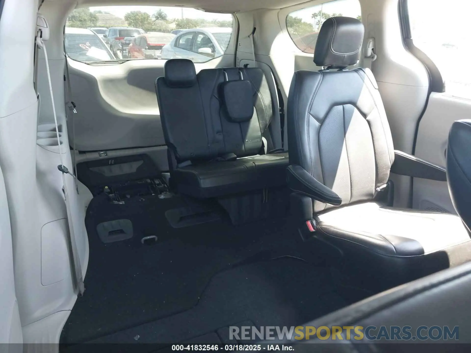 8 fotografías del automóvil dañado 2C4RC1DG8MR539103 CHRYSLER VOYAGER 2021